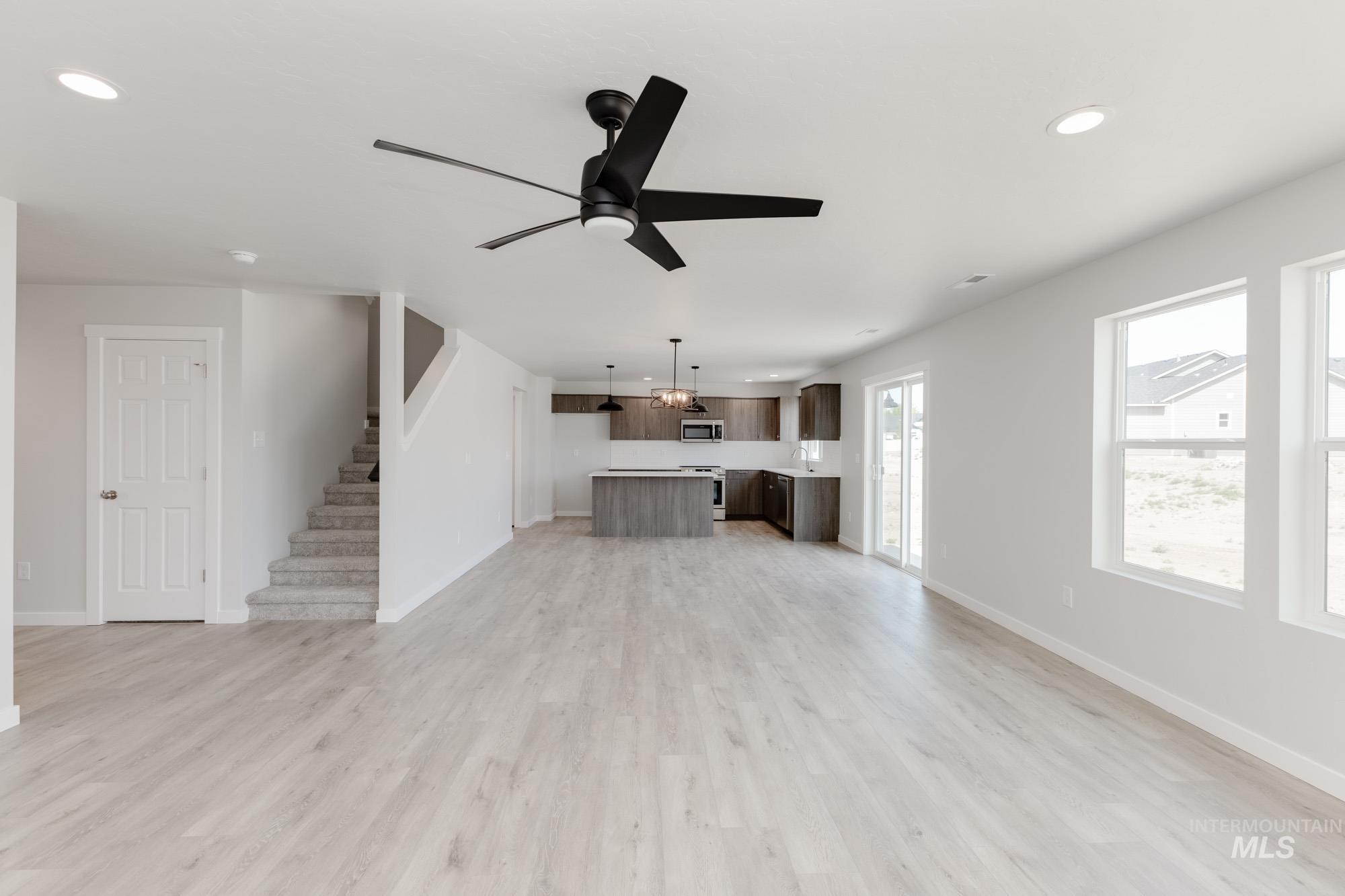 2464 W Minerva St Property Photo 8