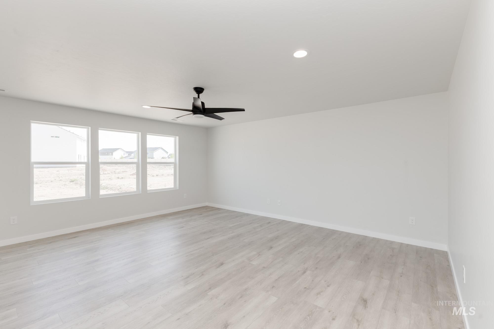 2464 W Minerva St Property Photo 9