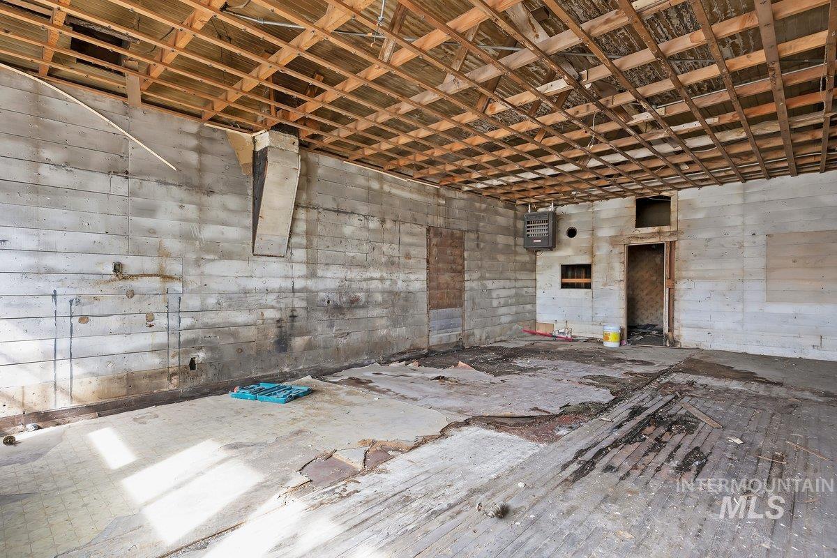 228 W Main Property Photo 6