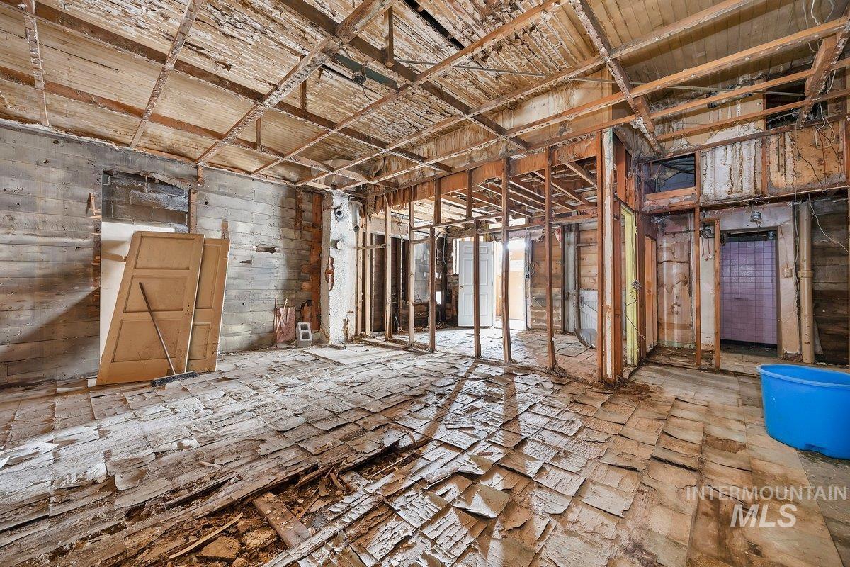 228 W Main Property Photo 12