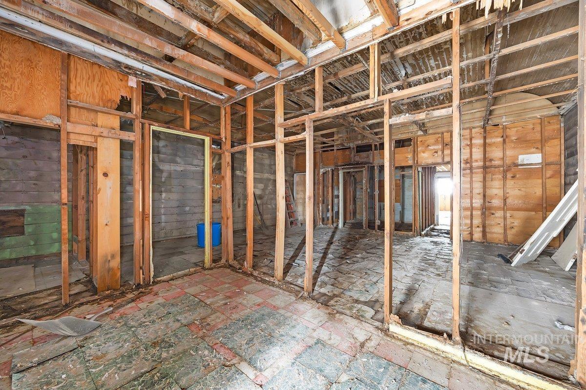 228 W Main Property Photo 13