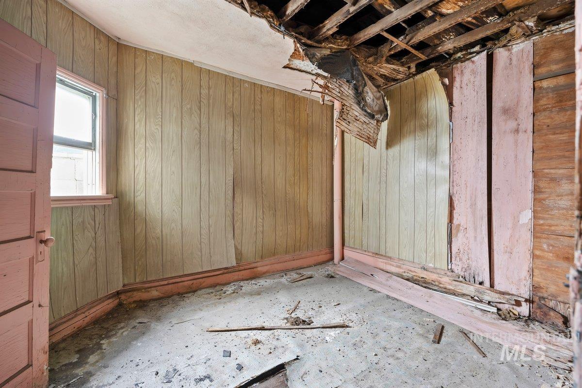 228 W Main Property Photo 18