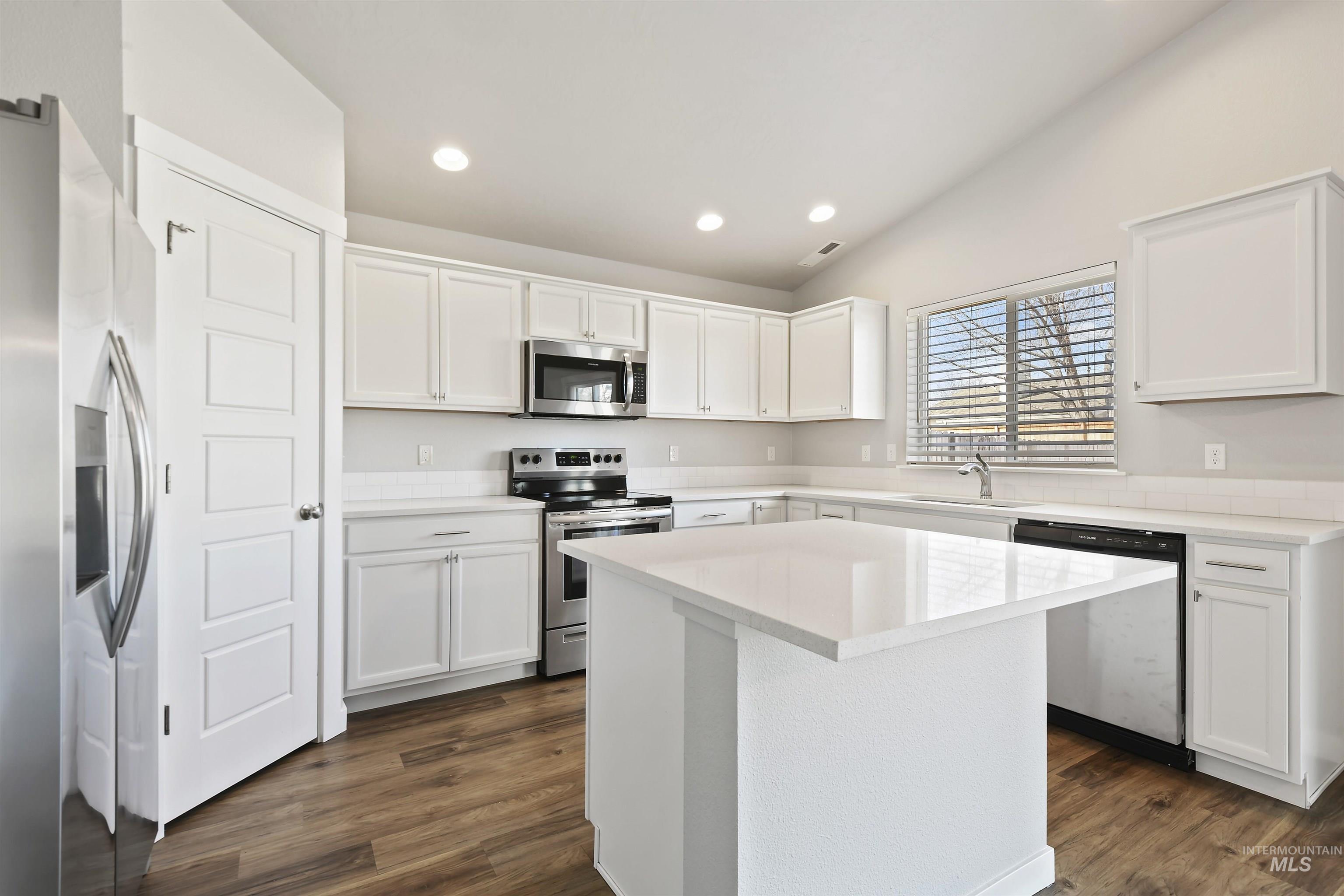 12722 W Fig Ct Property Photo 8