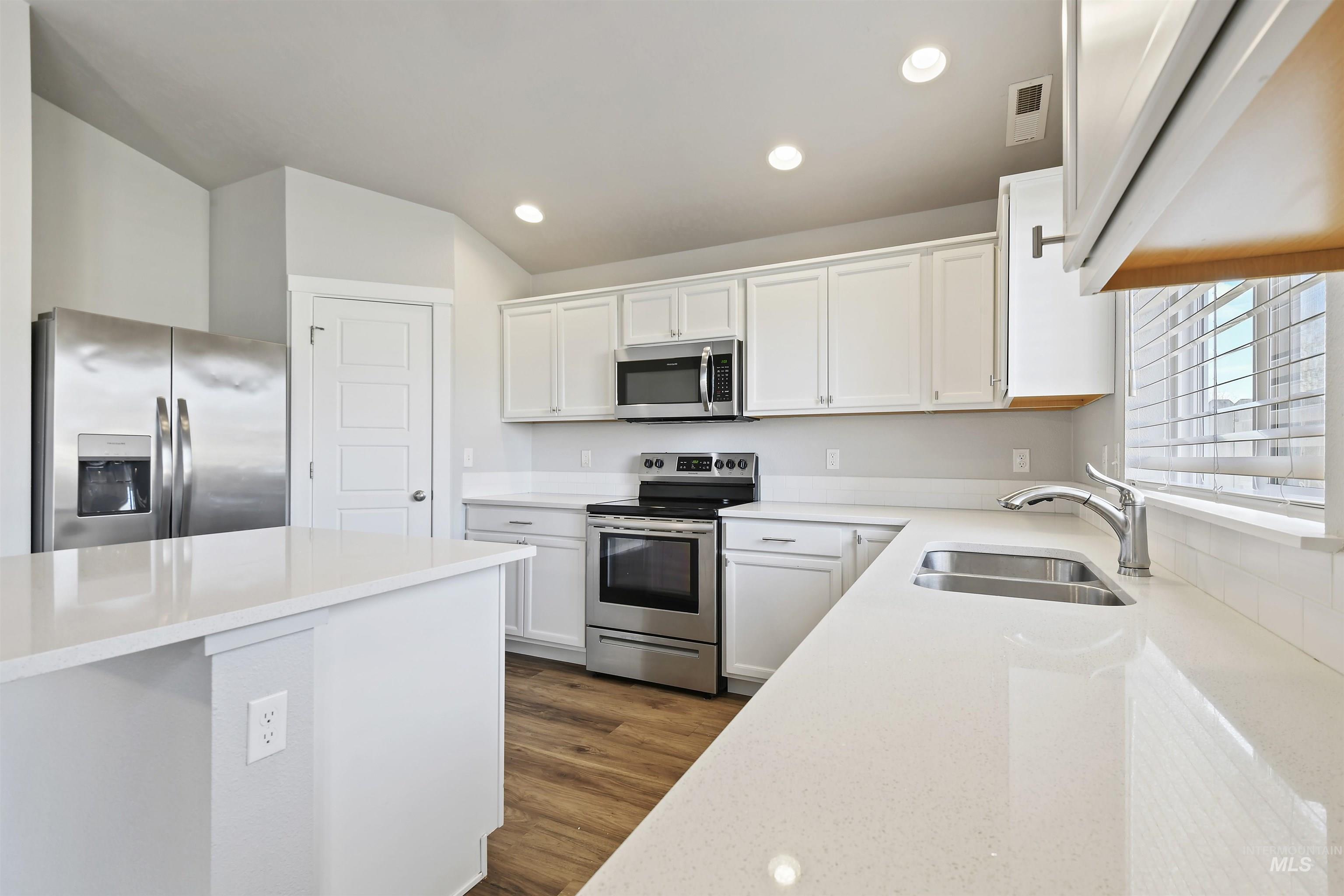 12722 W Fig Ct Property Photo 9