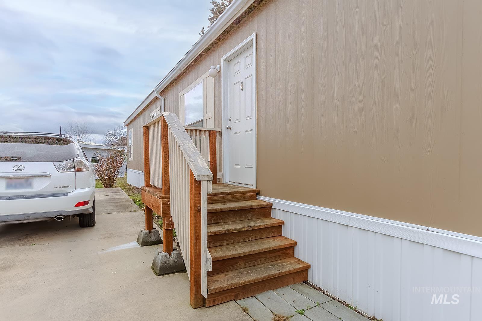 2015 6th Ave Property Photo 4