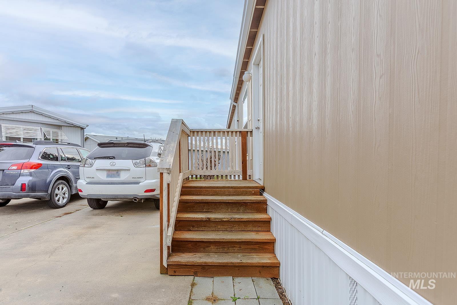 2015 6th Ave Property Photo 5