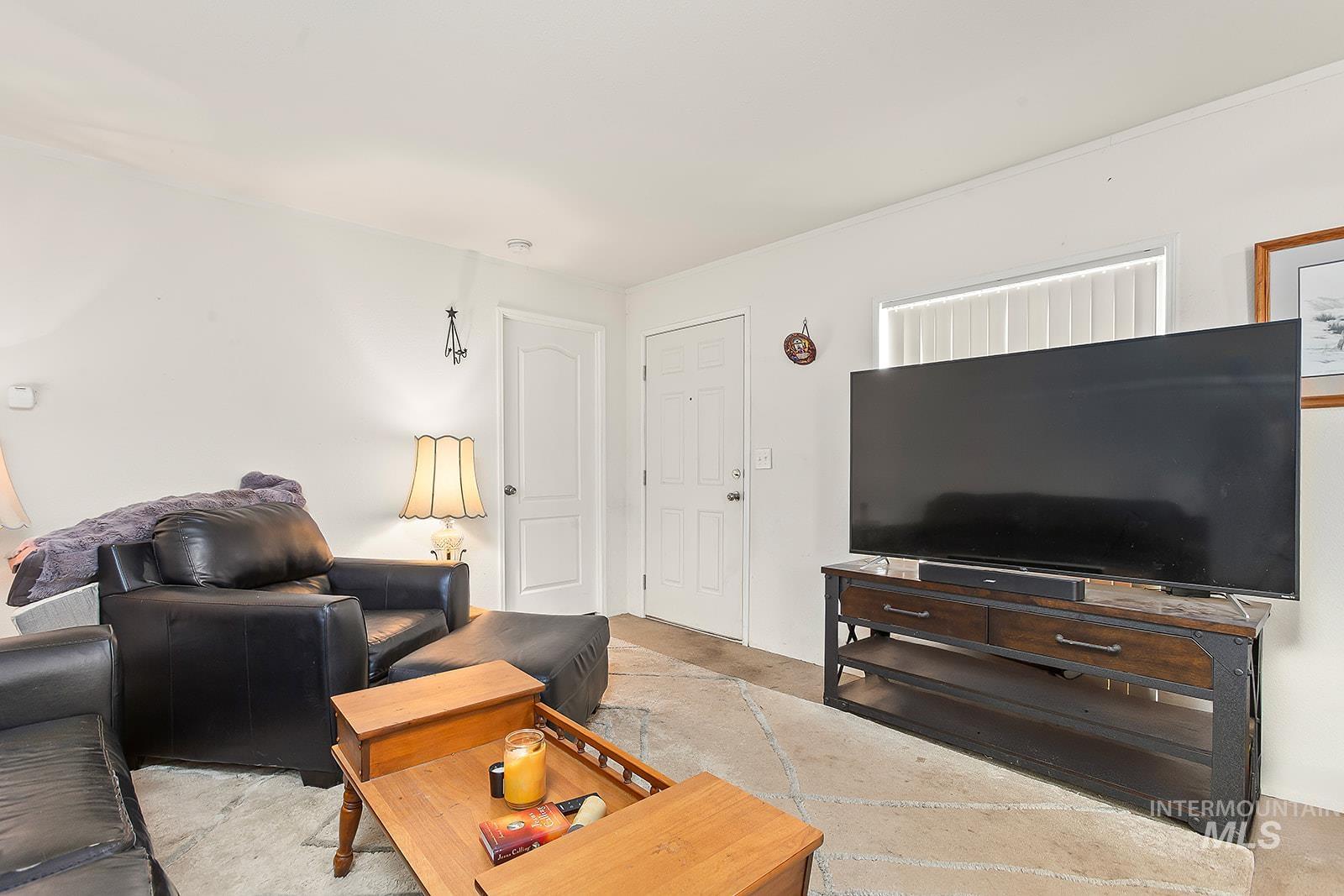 2015 6th Ave Property Photo 6