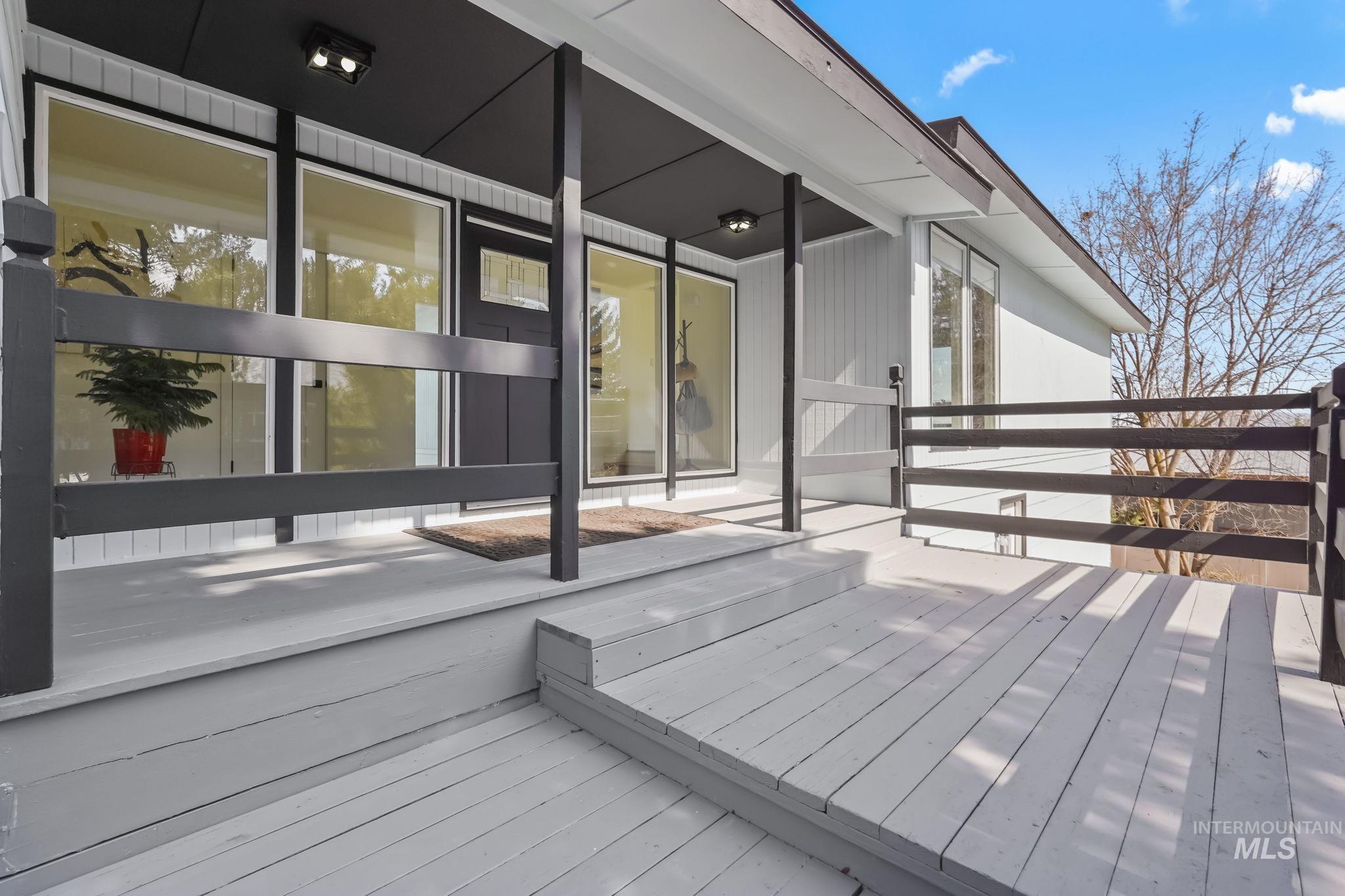 22168 Rio Vista Drive Property Photo 4