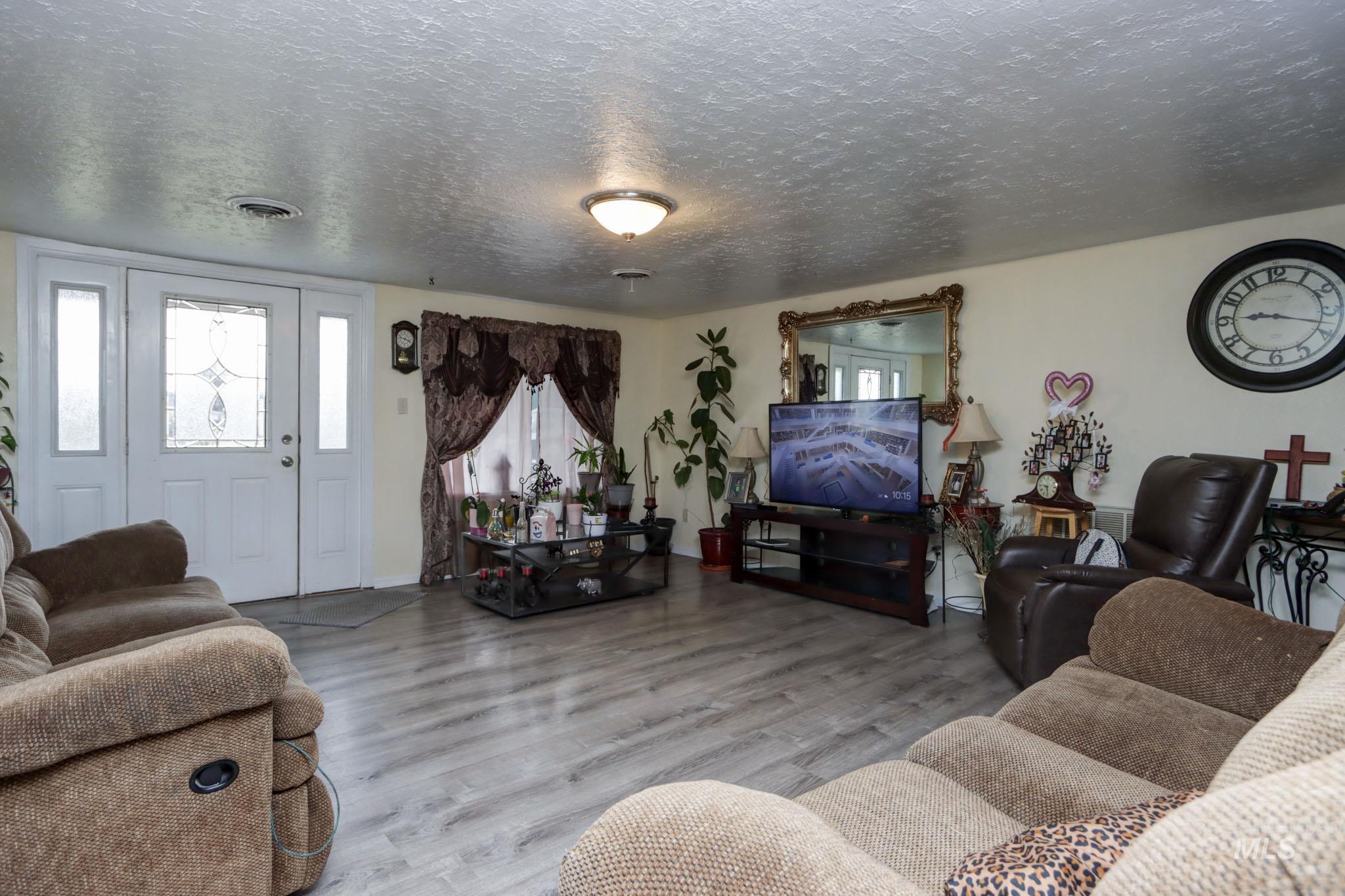 801 Thrifty Way Property Photo 4