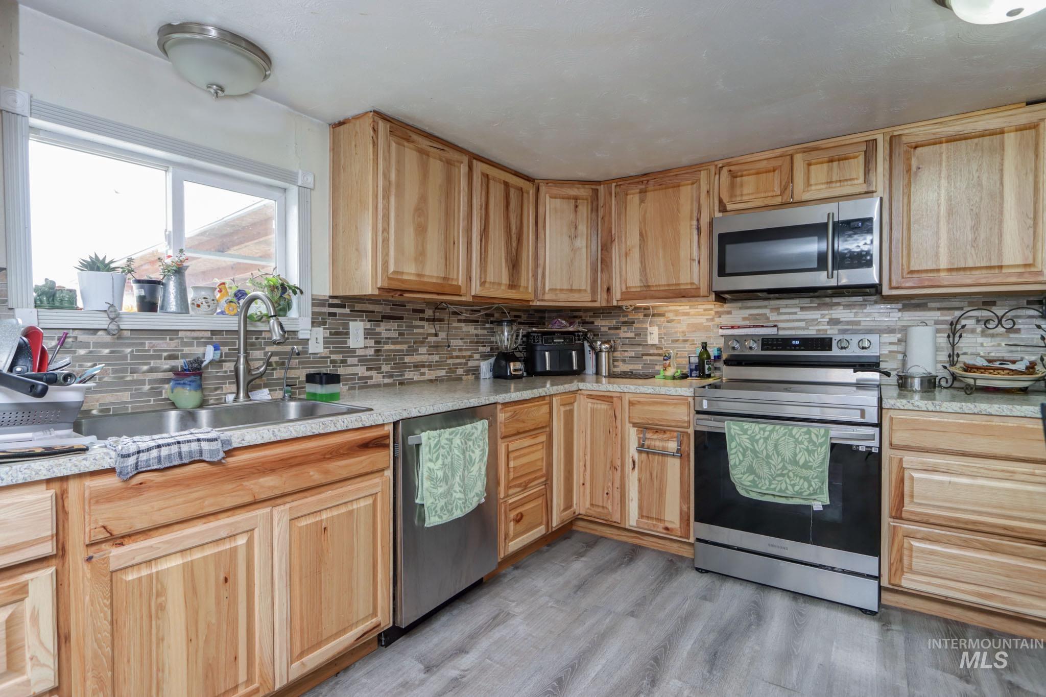 801 Thrifty Way Property Photo 10