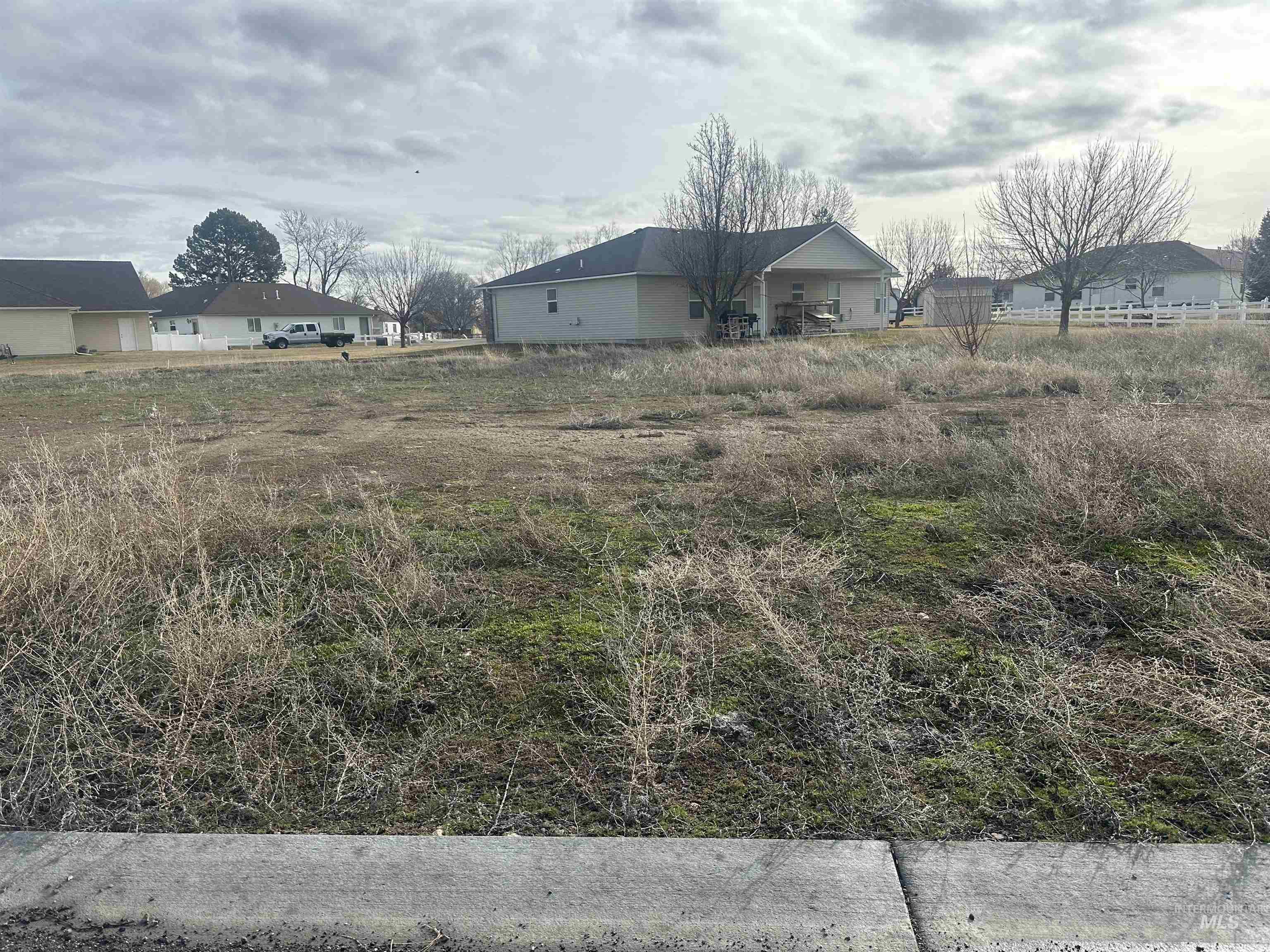 943 Applewood Drive Property Photo 2