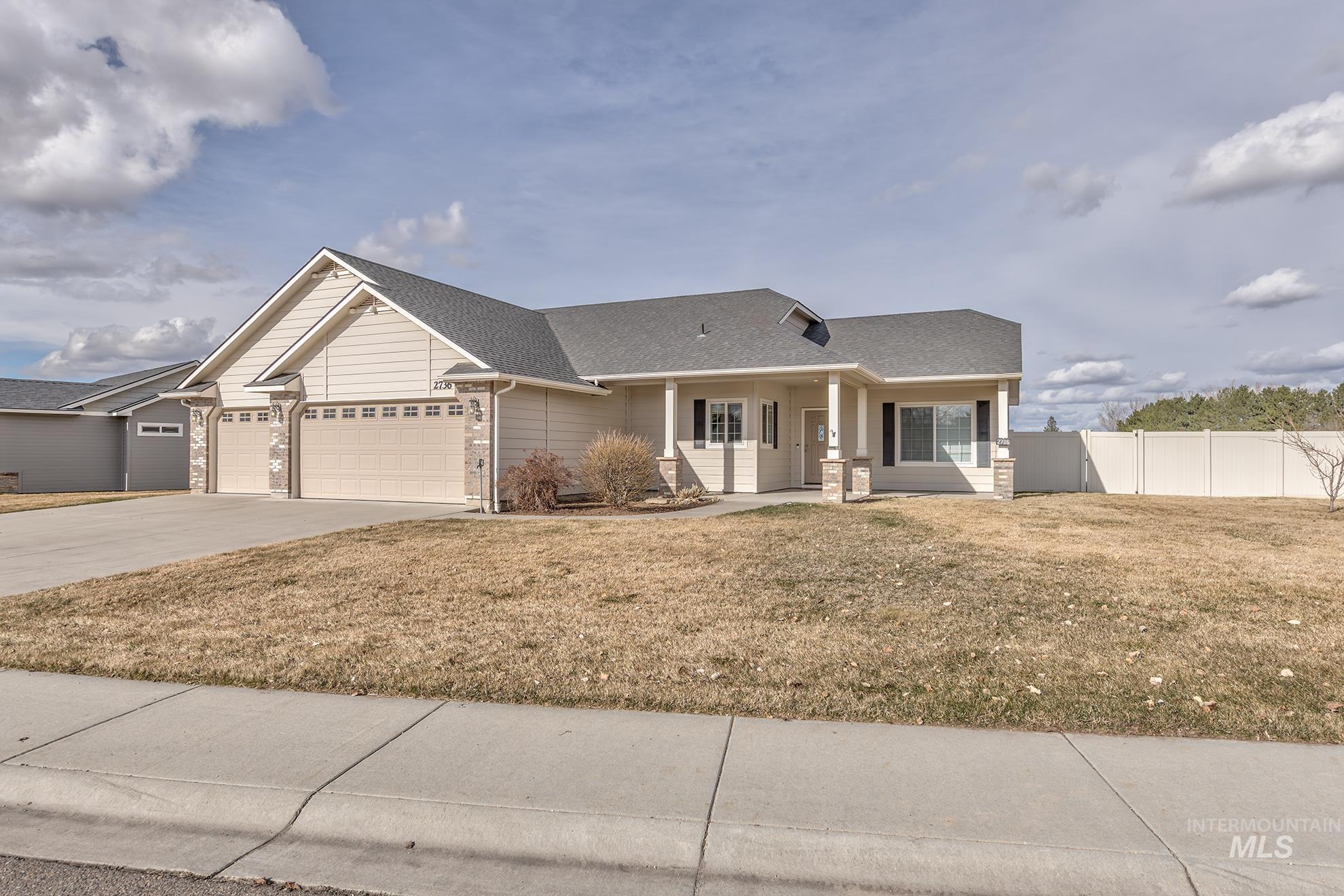 2736 Spruce Dr Property Photo