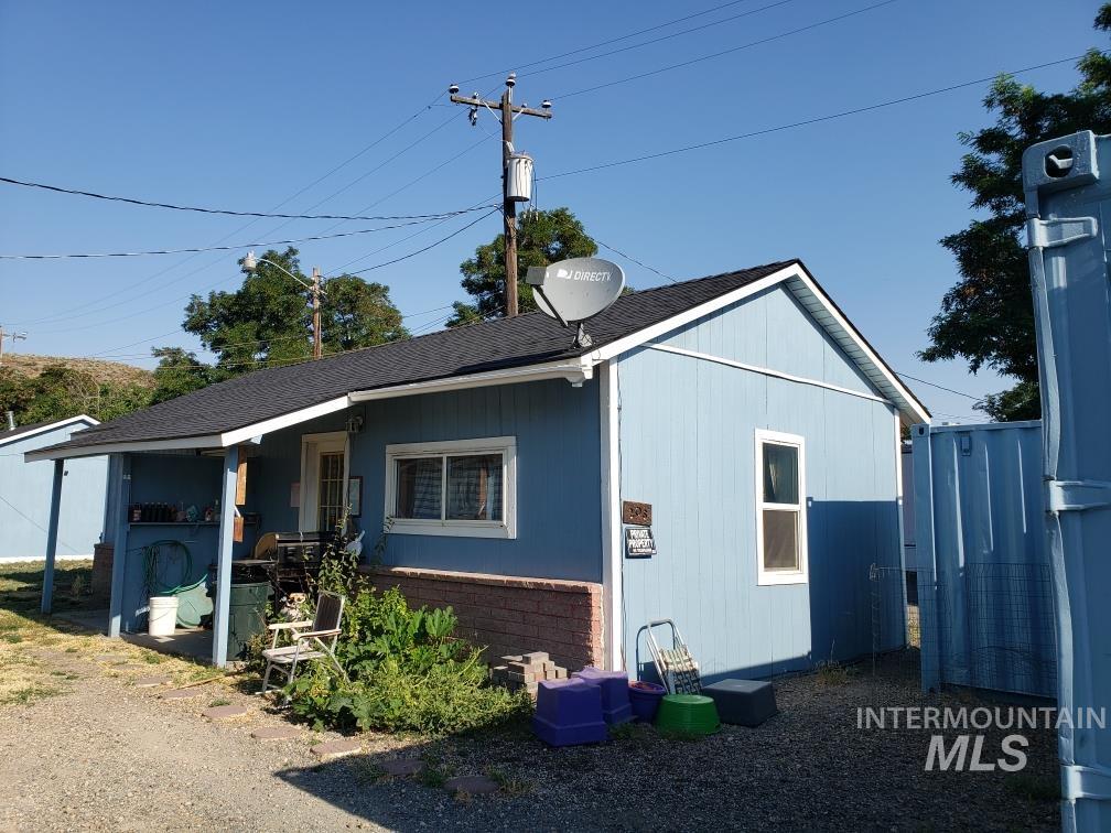 205 W Adams St Property Photo 4