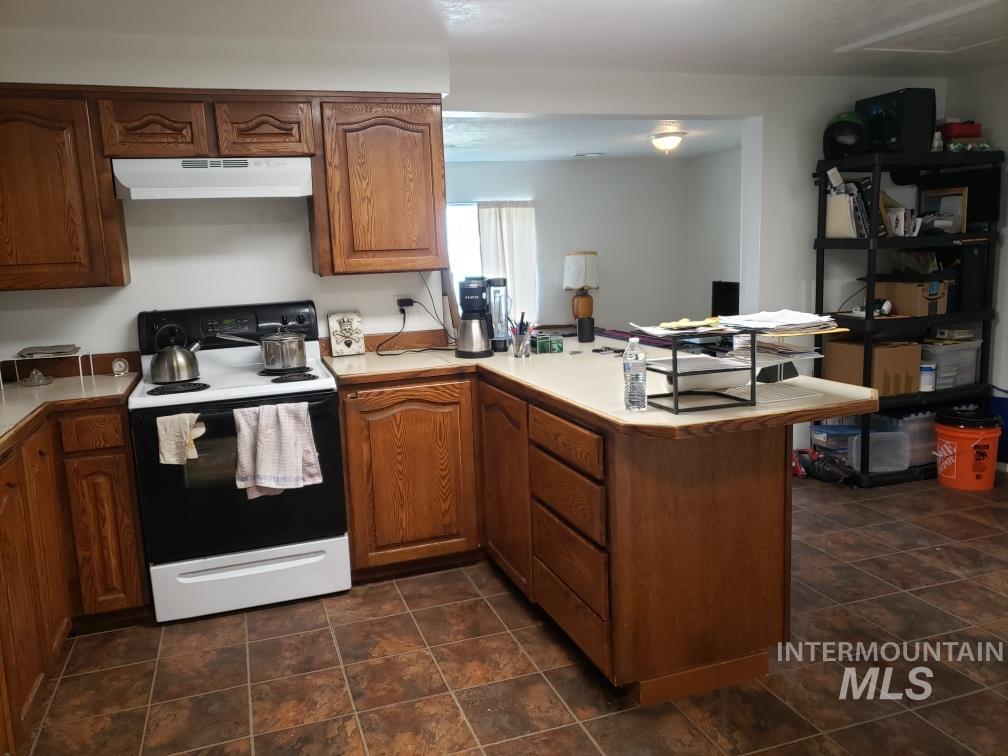 205 W Adams St Property Photo 8