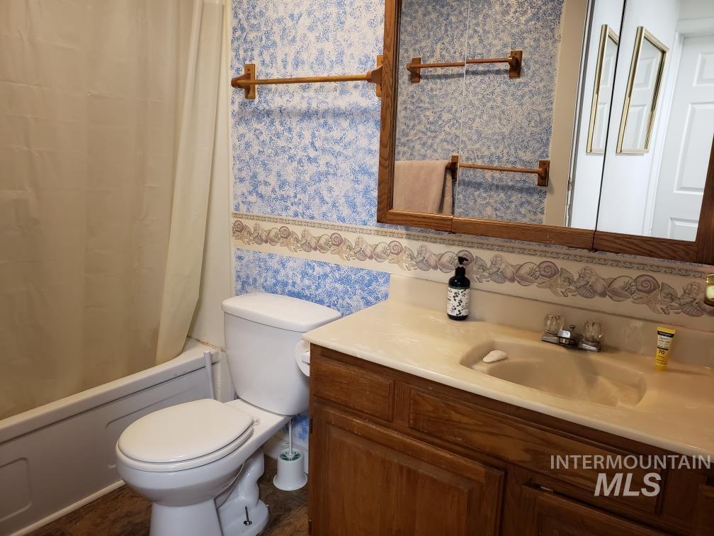 205 W Adams St Property Photo 10