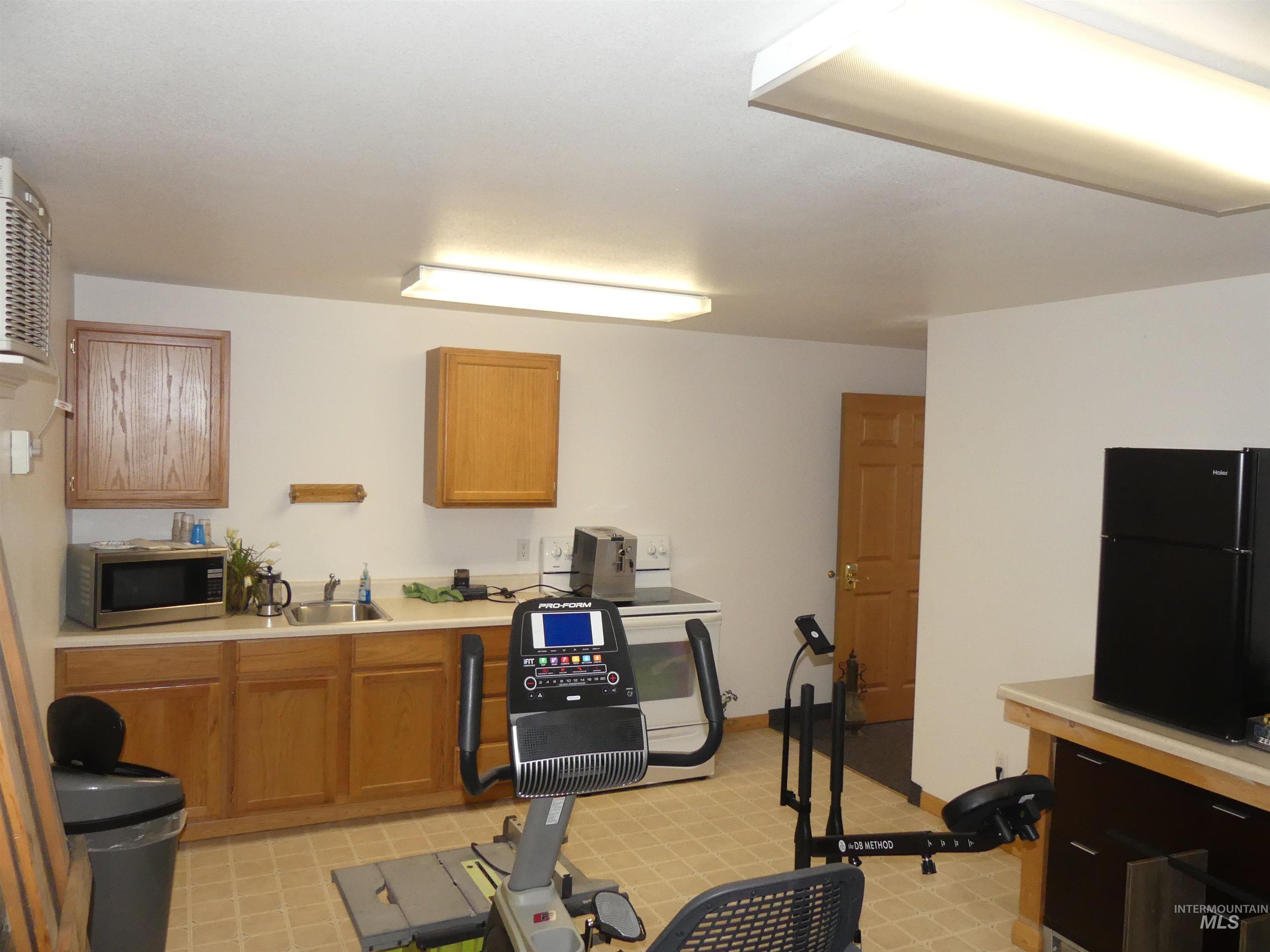 1020 Main St Property Photo 13