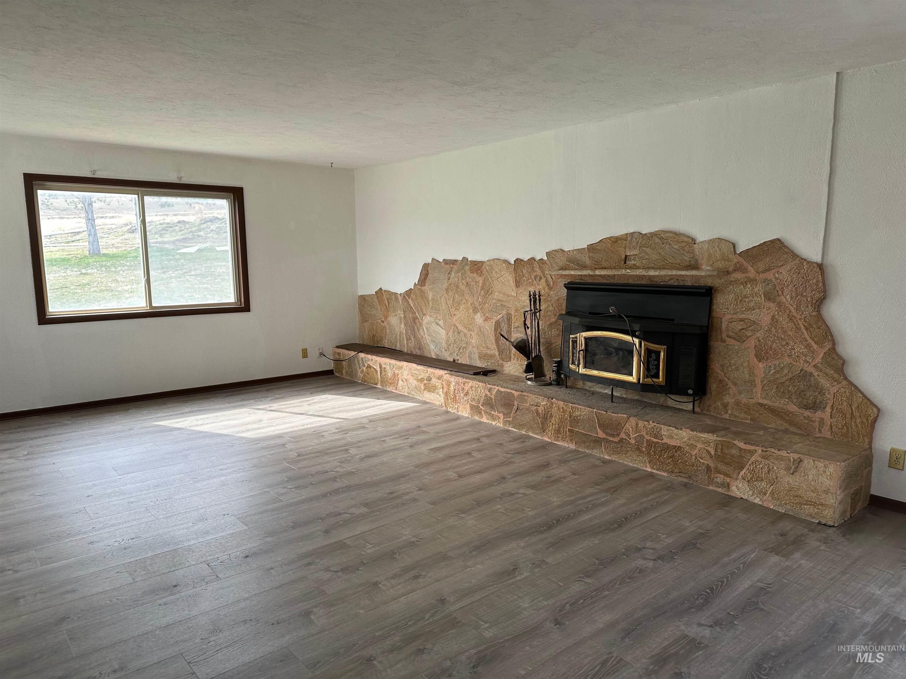 2891 E Murphy Springs Rd Property Photo 4