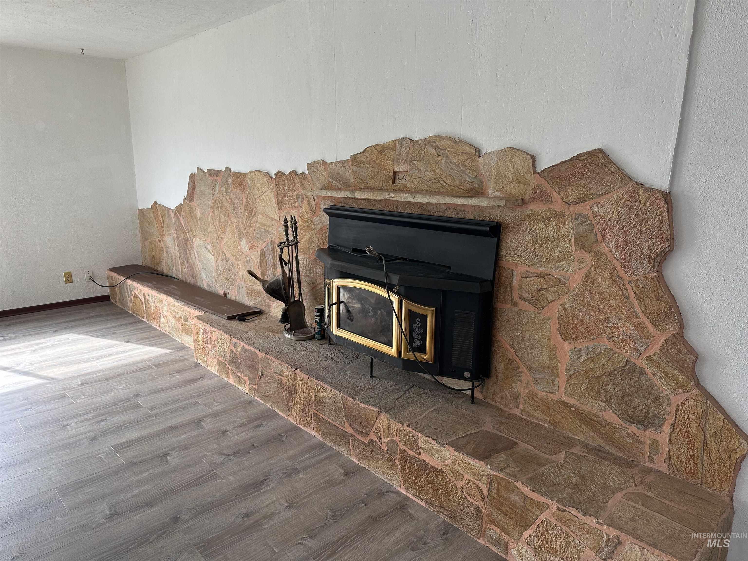 2891 E Murphy Springs Rd Property Photo 5