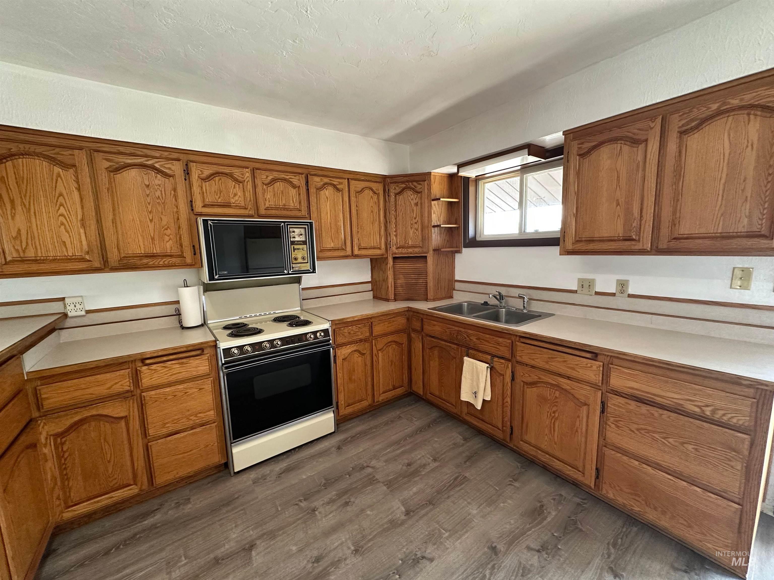 2891 E Murphy Springs Rd Property Photo 8