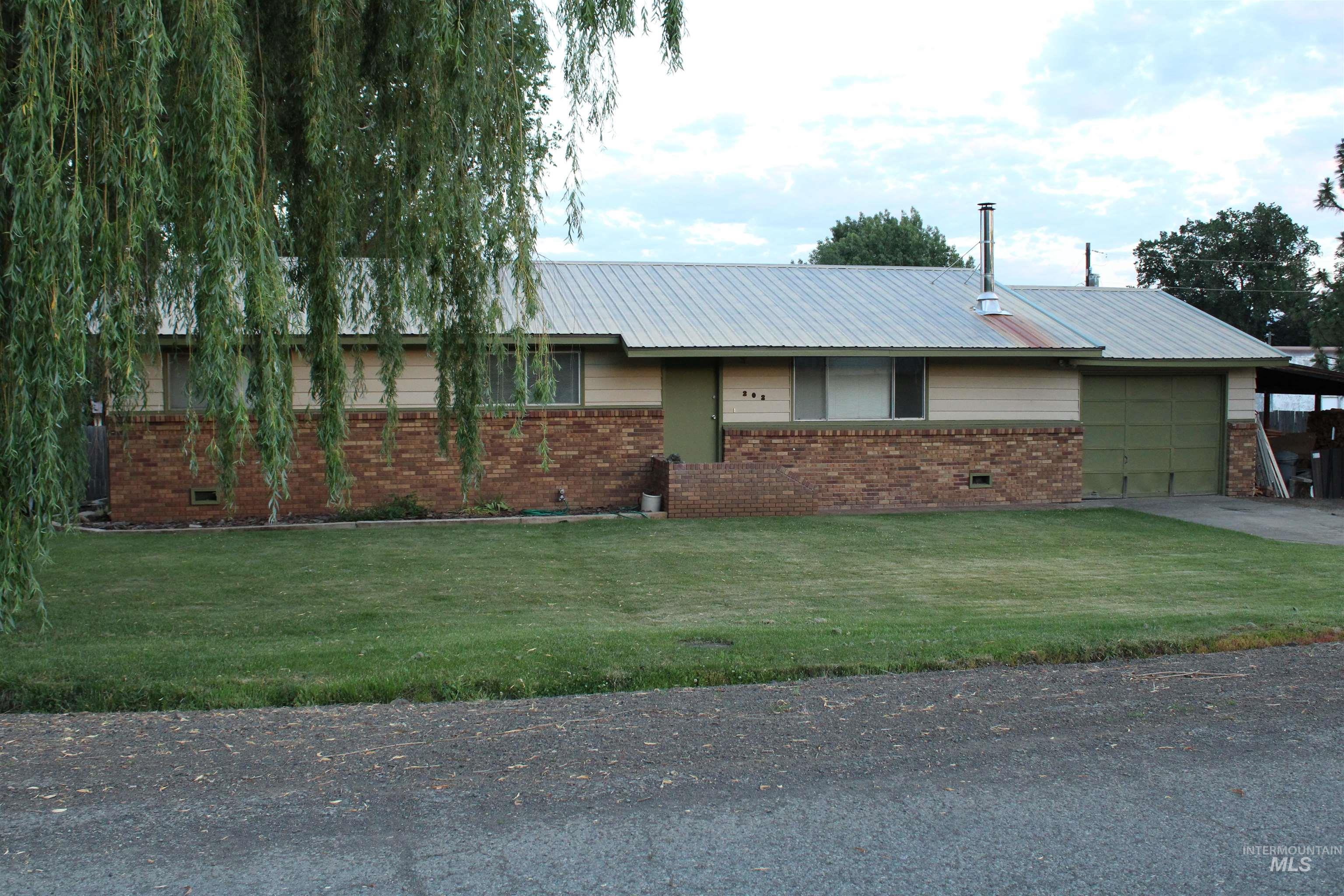 202 N Kuhl St Property Photo 6