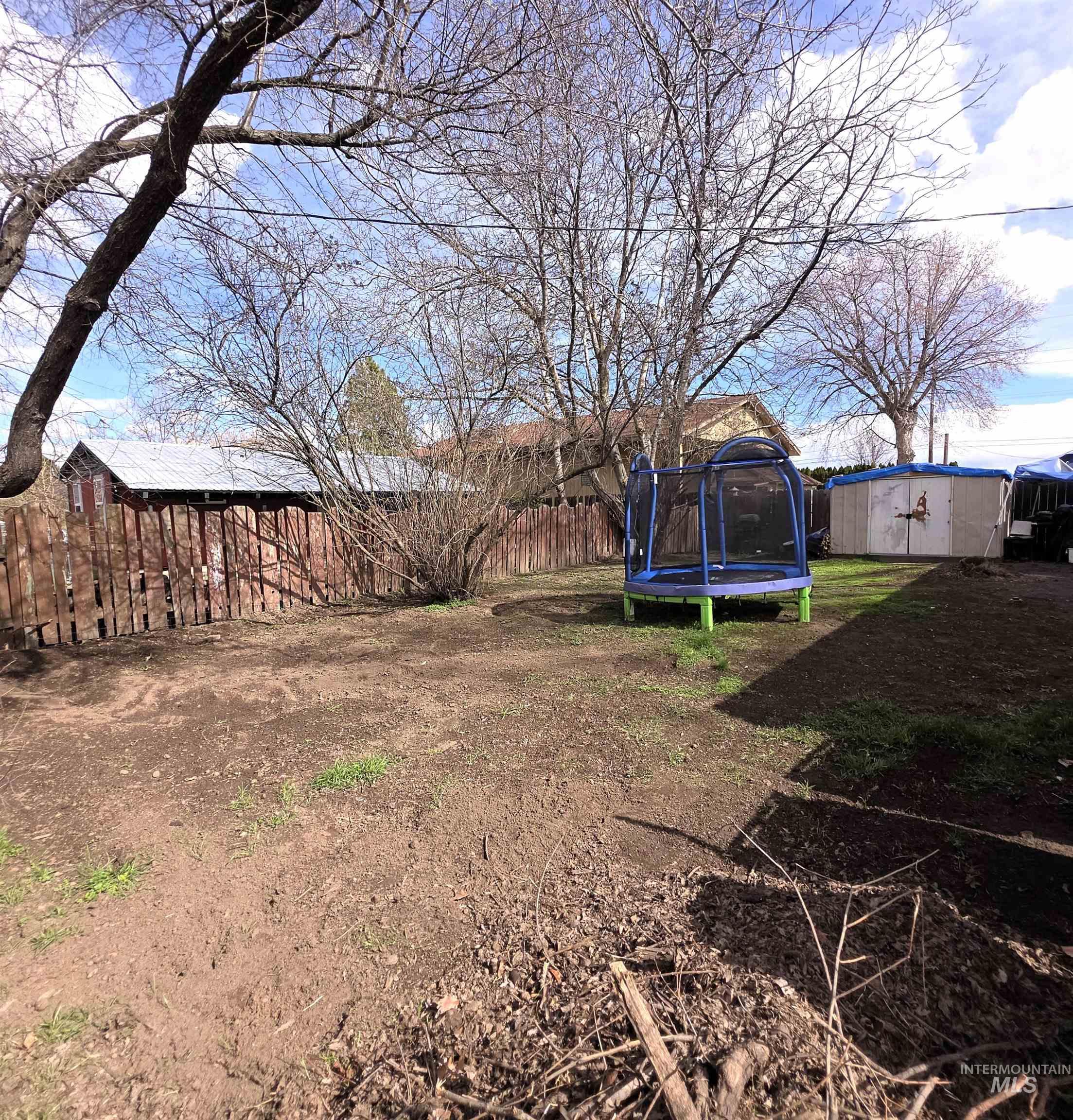 935 Preston Ave Property Photo 3