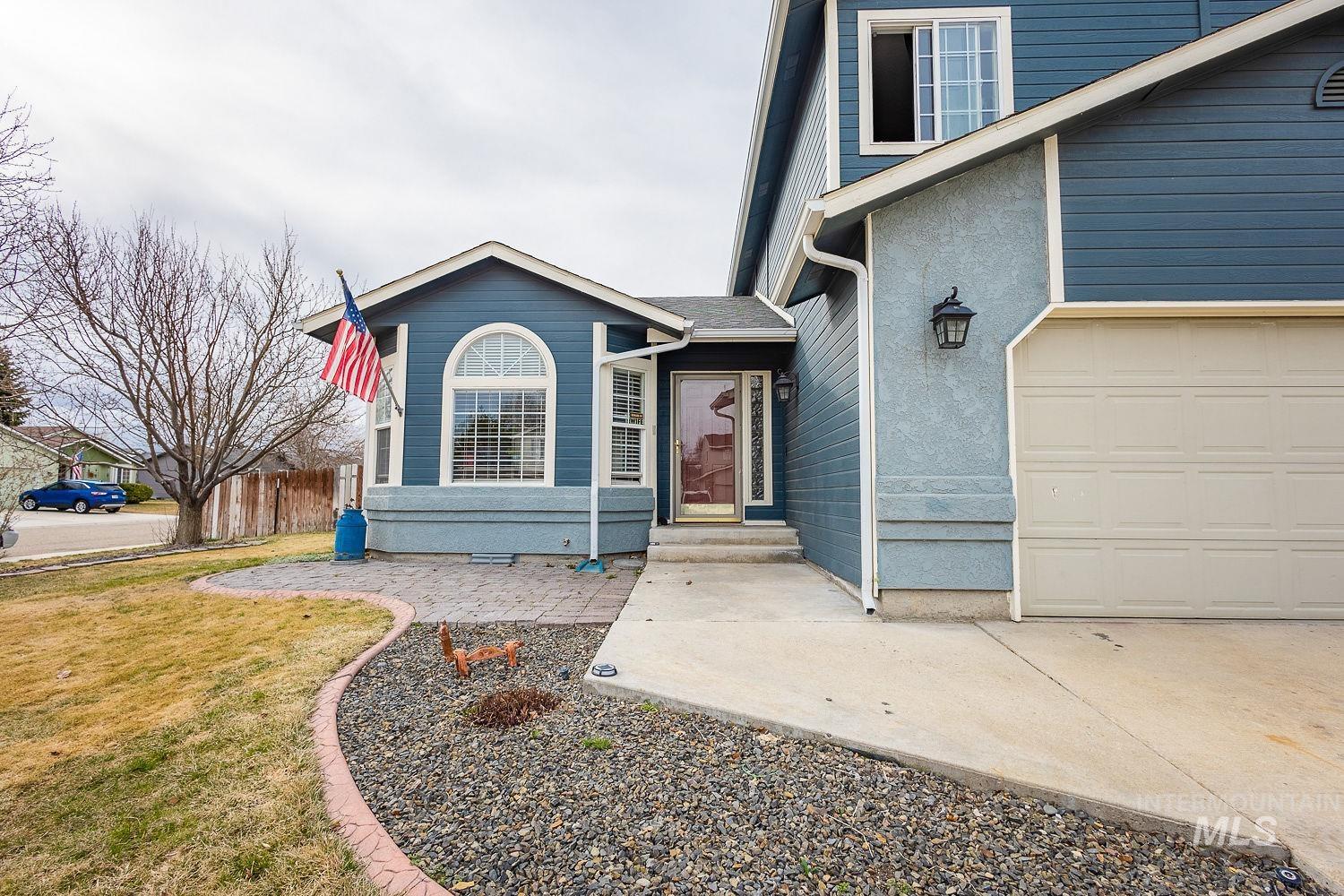 2909 Myrtlewood Way Property Photo 4