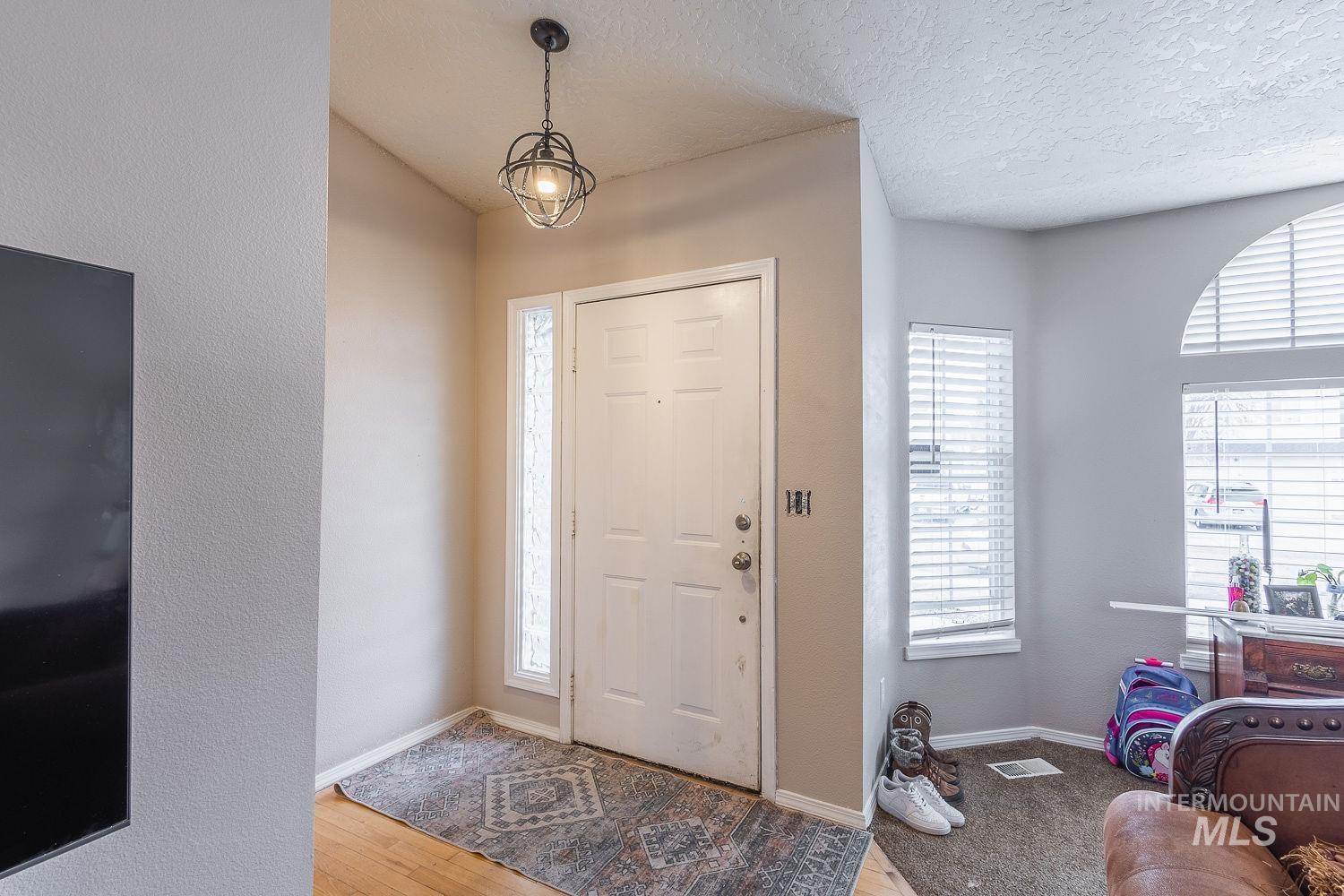 2909 Myrtlewood Way Property Photo 5