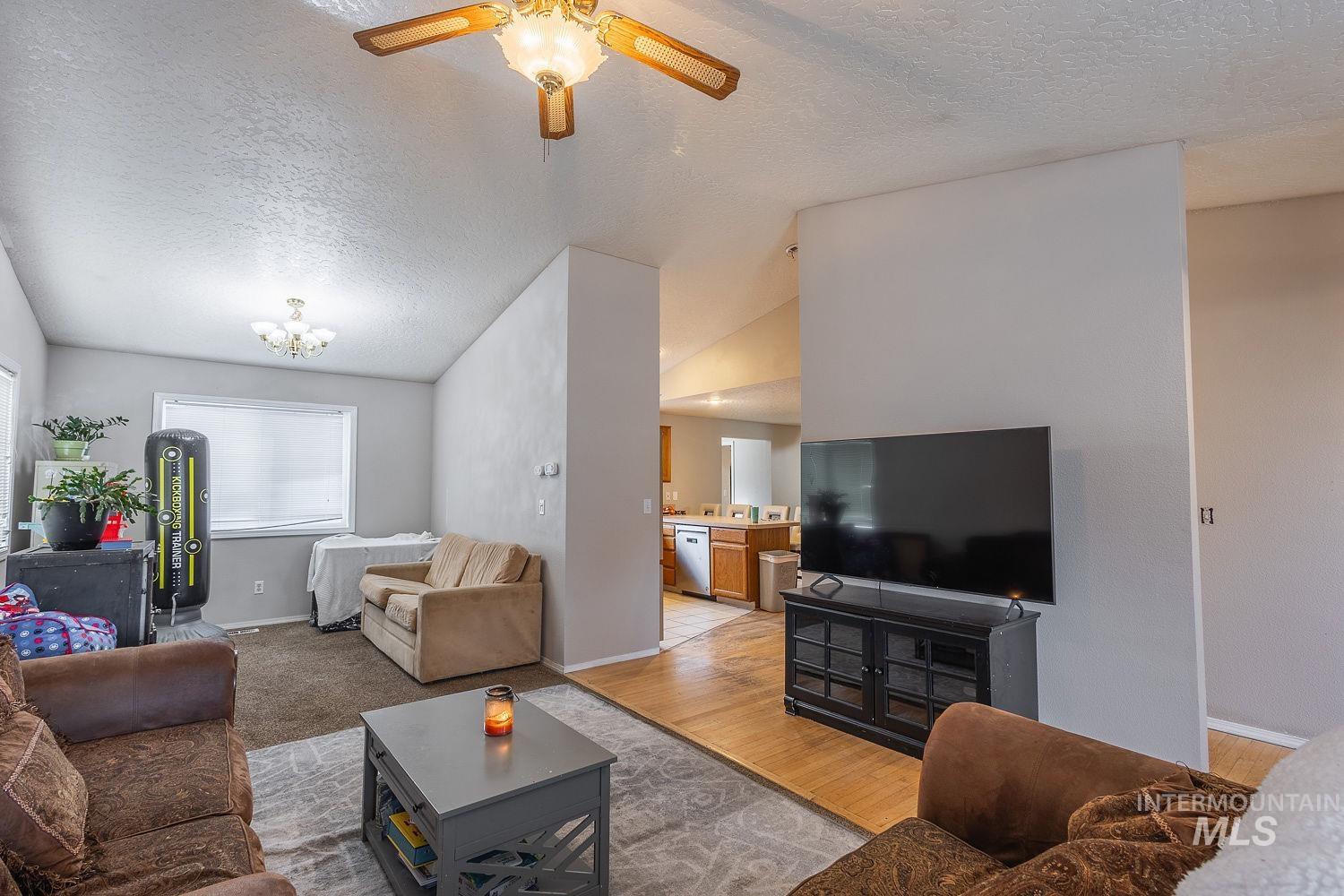 2909 Myrtlewood Way Property Photo 8