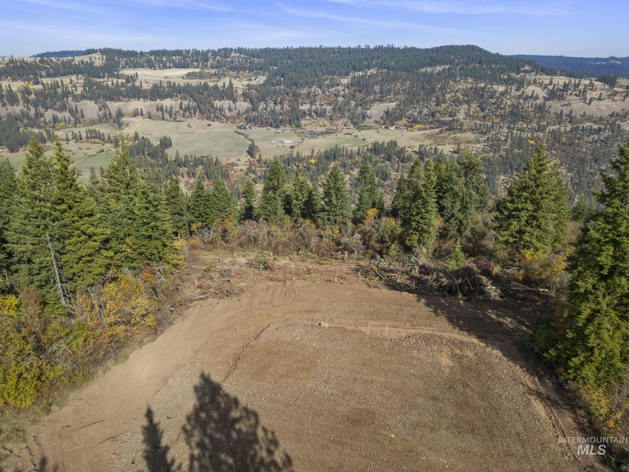 472 Mountain Top Drive Property Photo 3