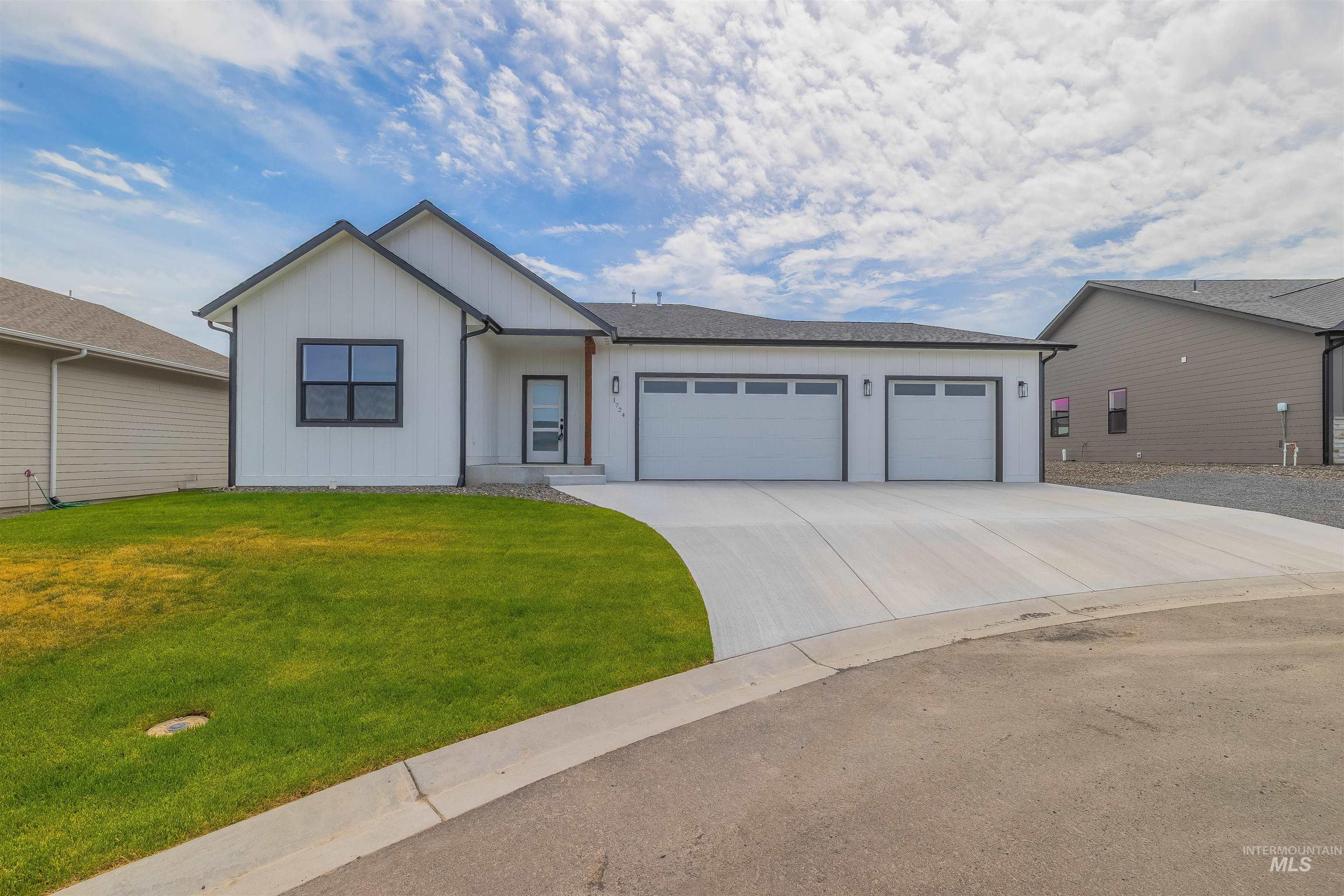 1724 Pathway Court Property Photo 1