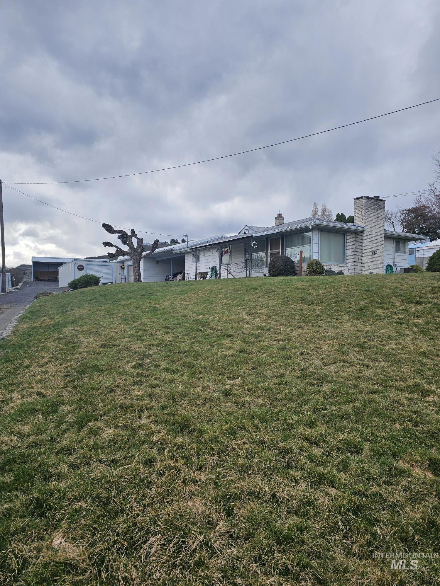 1015 Post Ln Property Photo