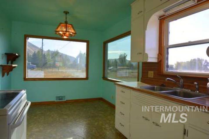 10964 Highway 75 Property Photo 12