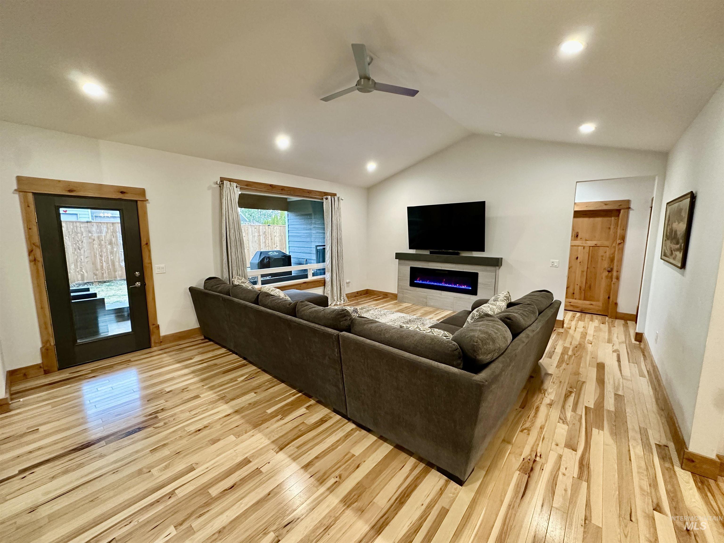 1321 Lande Ln Property Photo 5
