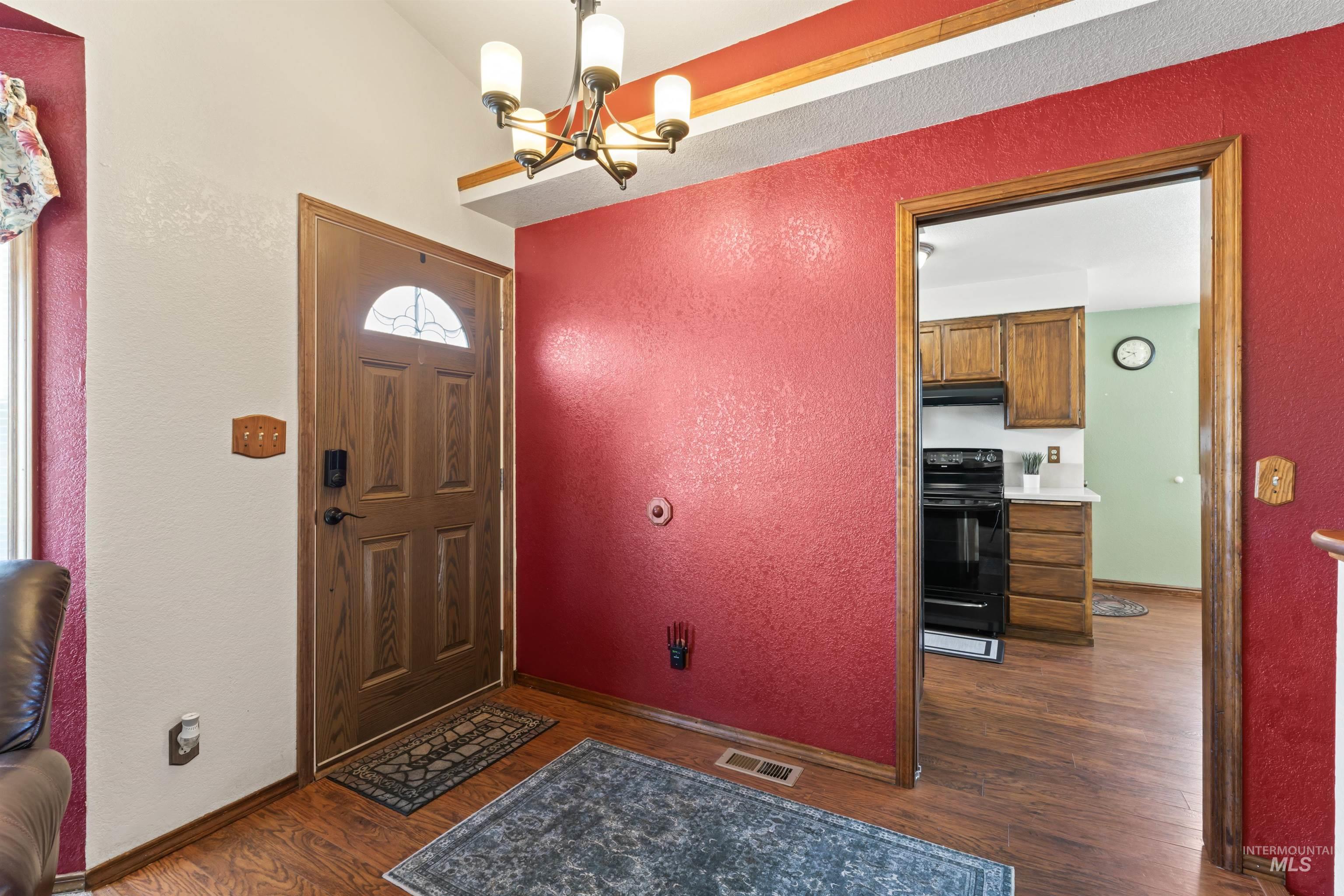 3105 E Eastgate Dr. Property Photo 9