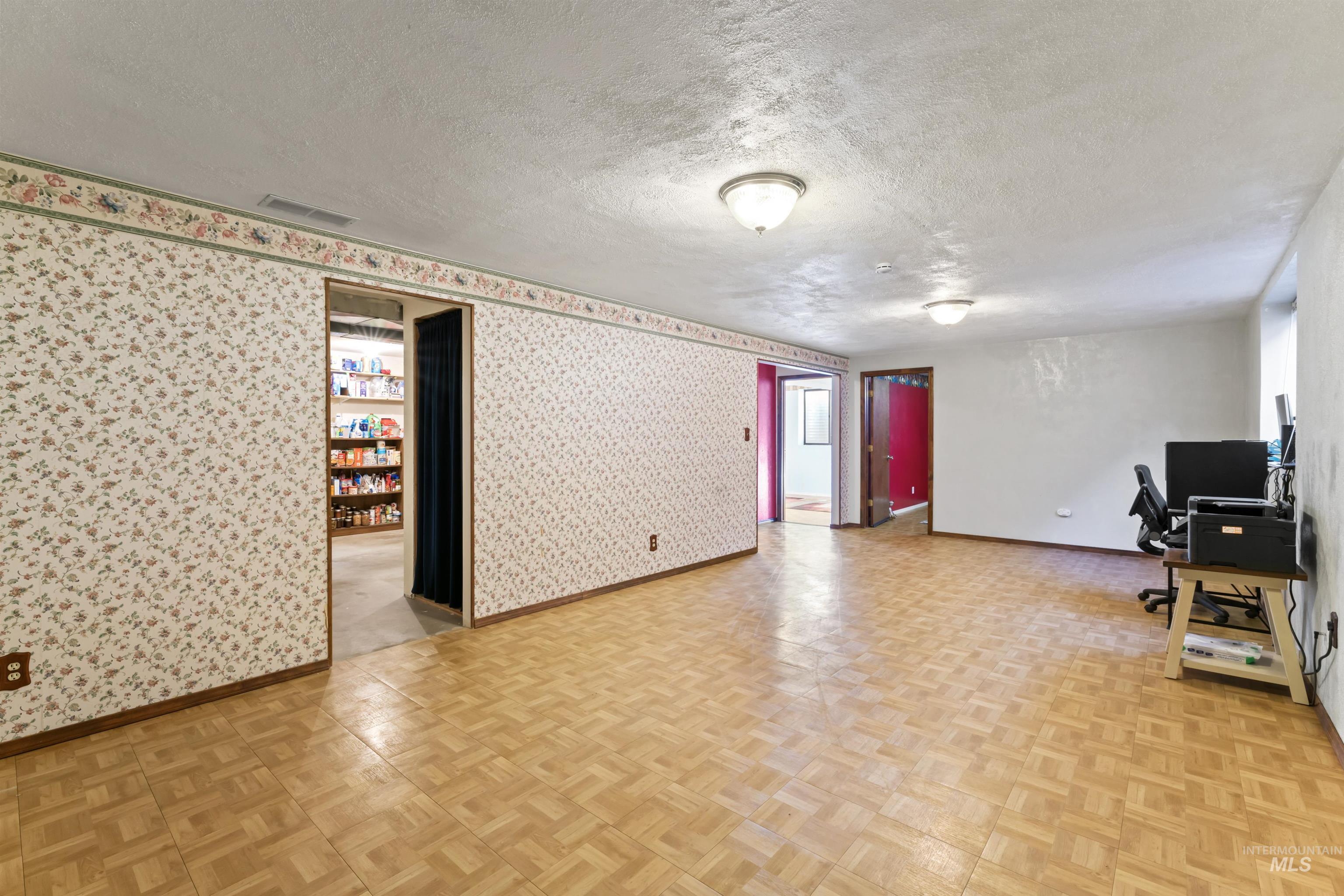 3105 E Eastgate Dr. Property Photo 27