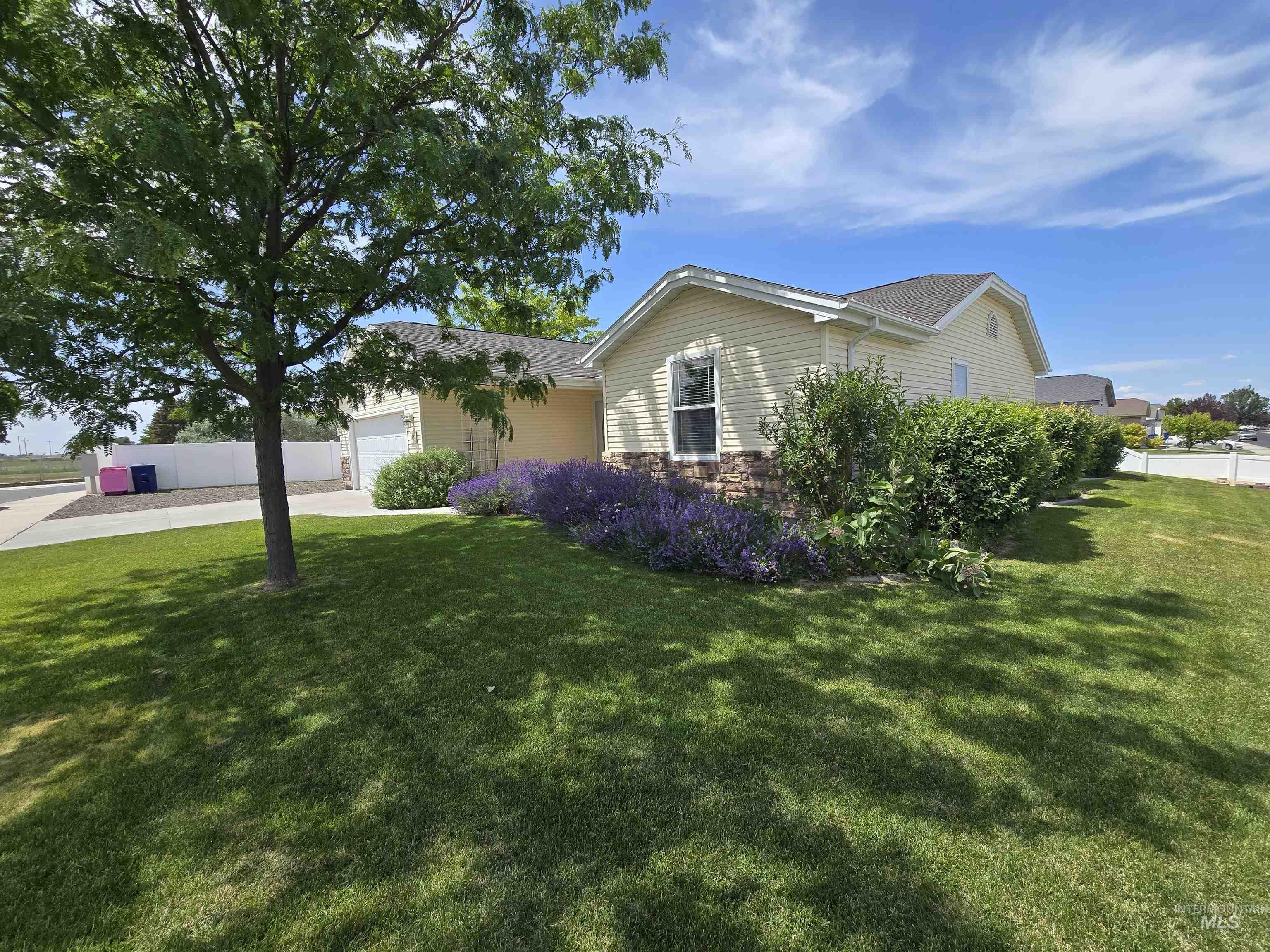 1691 Sundown Way Property Photo 2