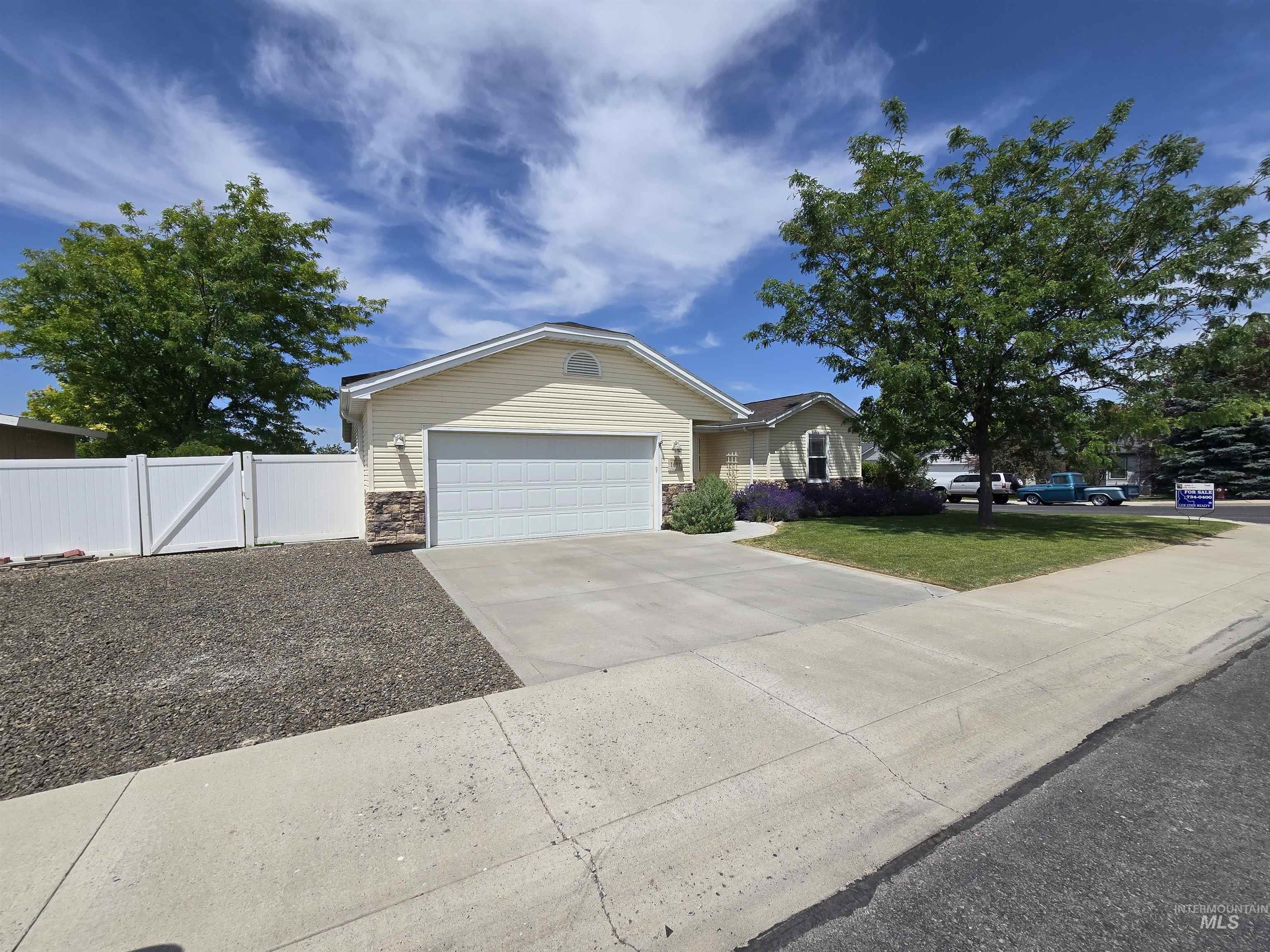 1691 Sundown Way Property Photo 3