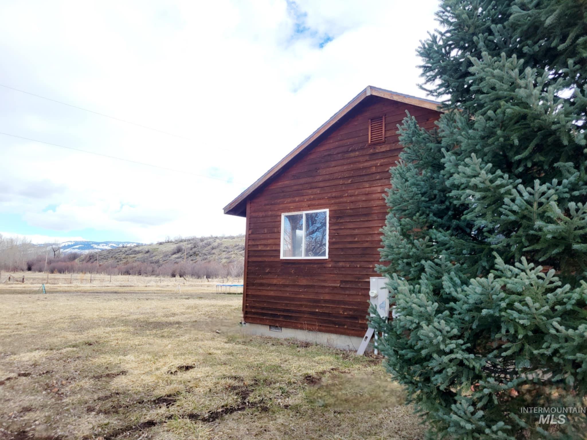 1883 Hwy 95 Property Photo 6