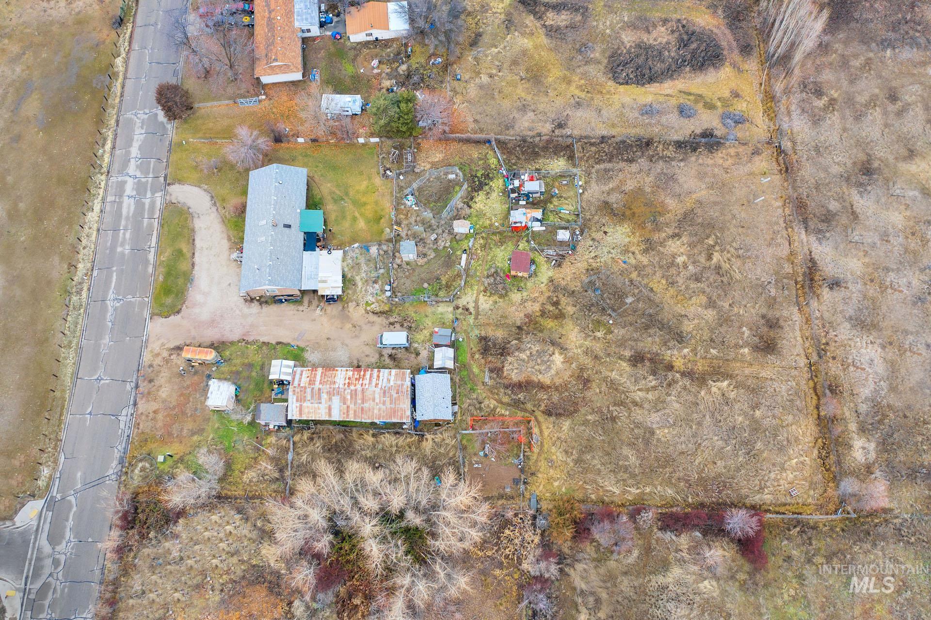 1400 S Jade Ave Property Photo 2