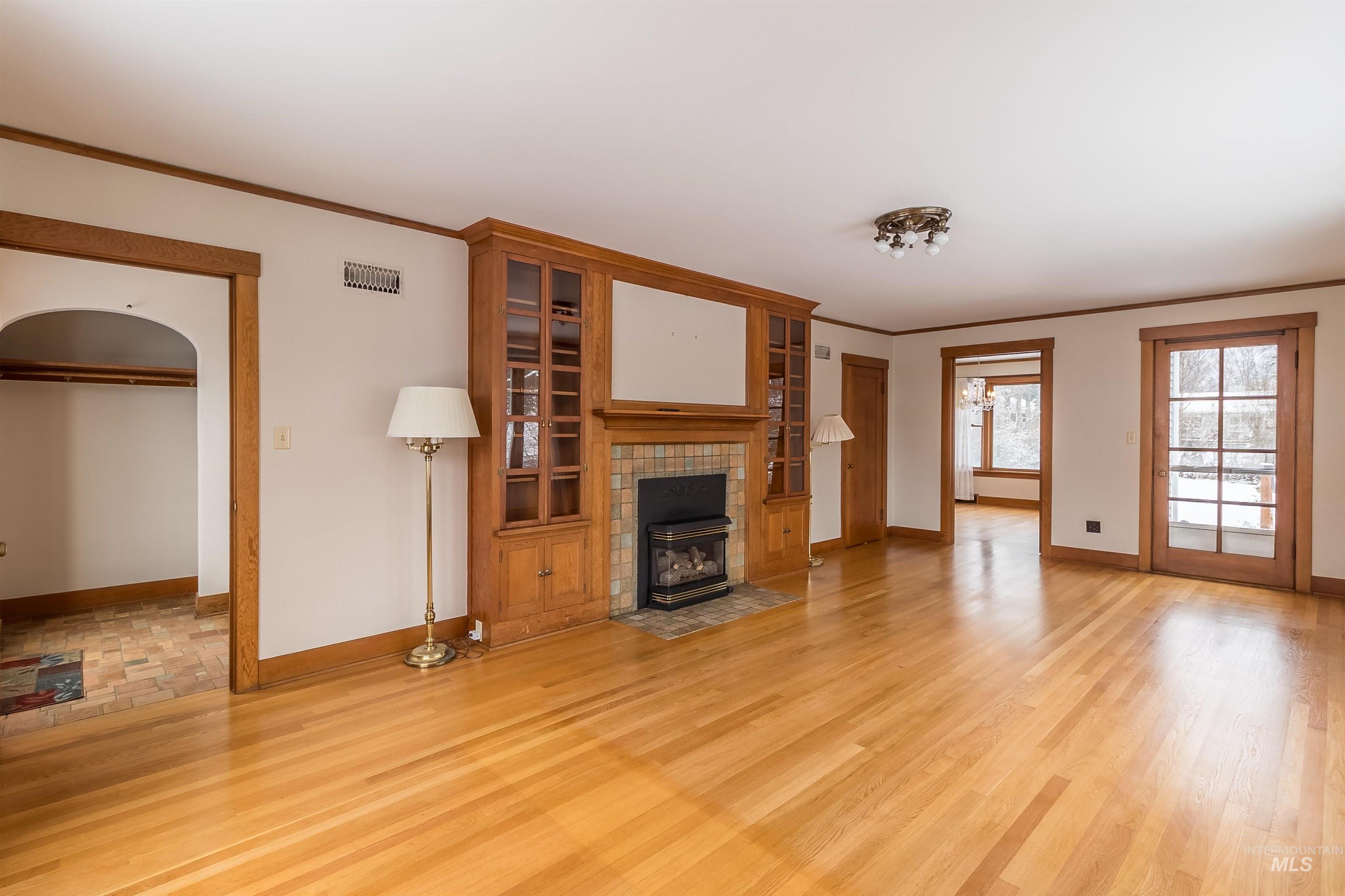 1106 E 6th Street Property Photo 6
