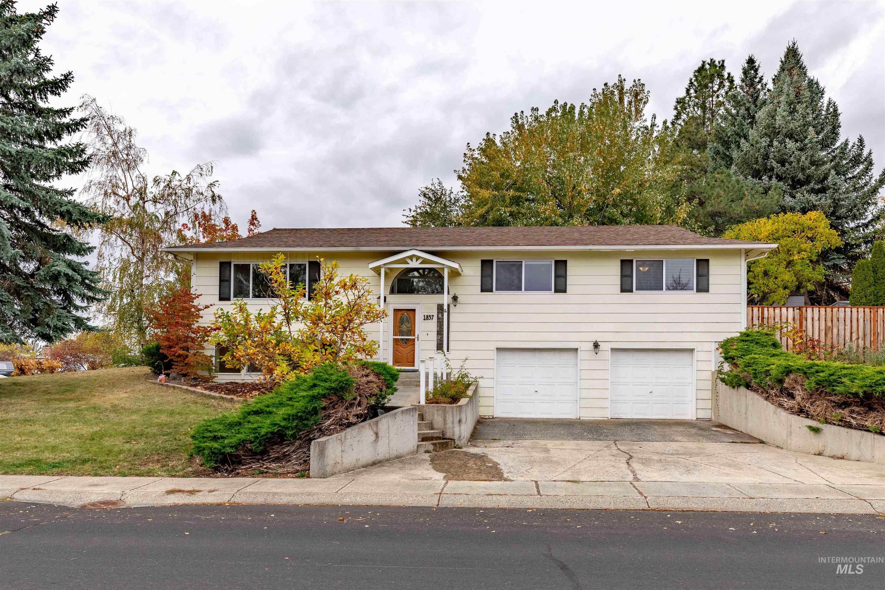 1857 Conestoga Street Property Photo