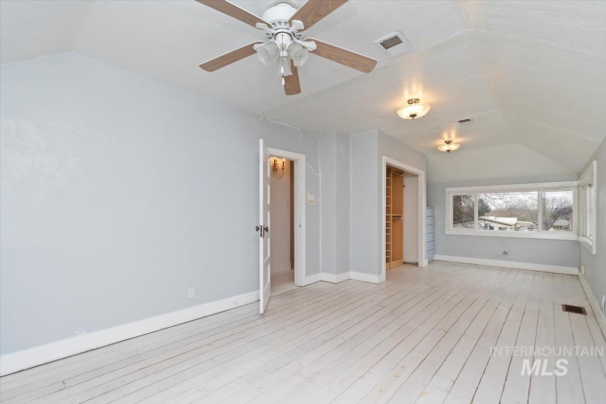 115 5th St Property Photo 3