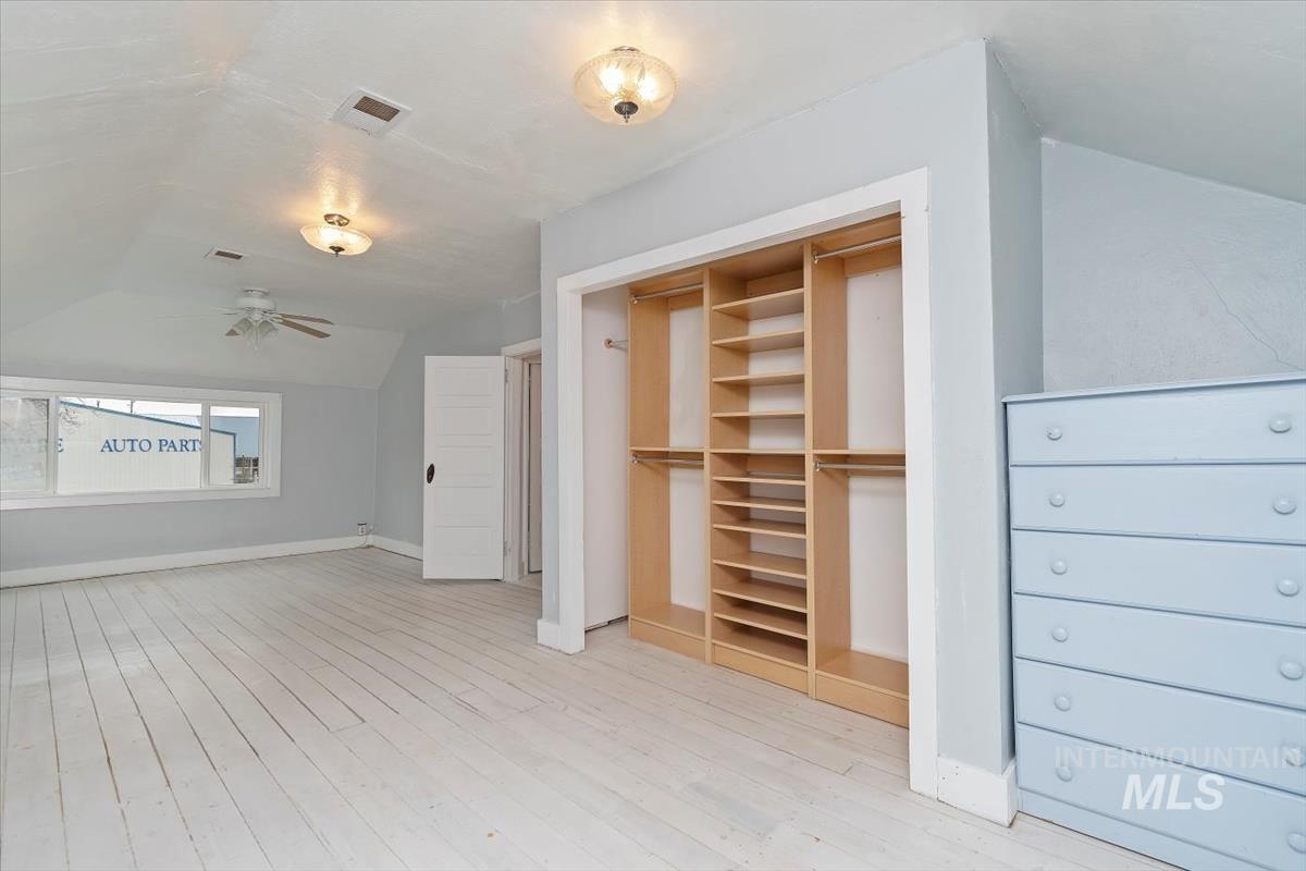 115 5th St Property Photo 4