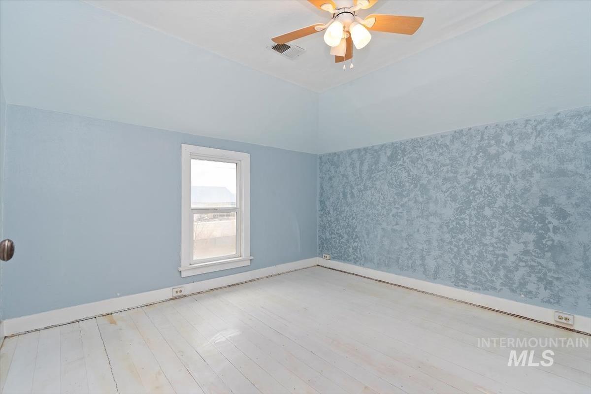 115 5th St Property Photo 6