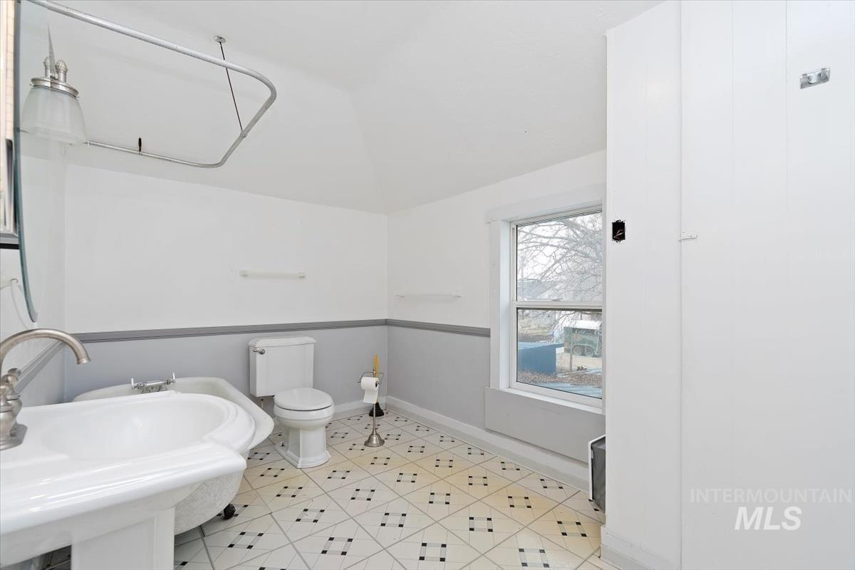 115 5th St Property Photo 7