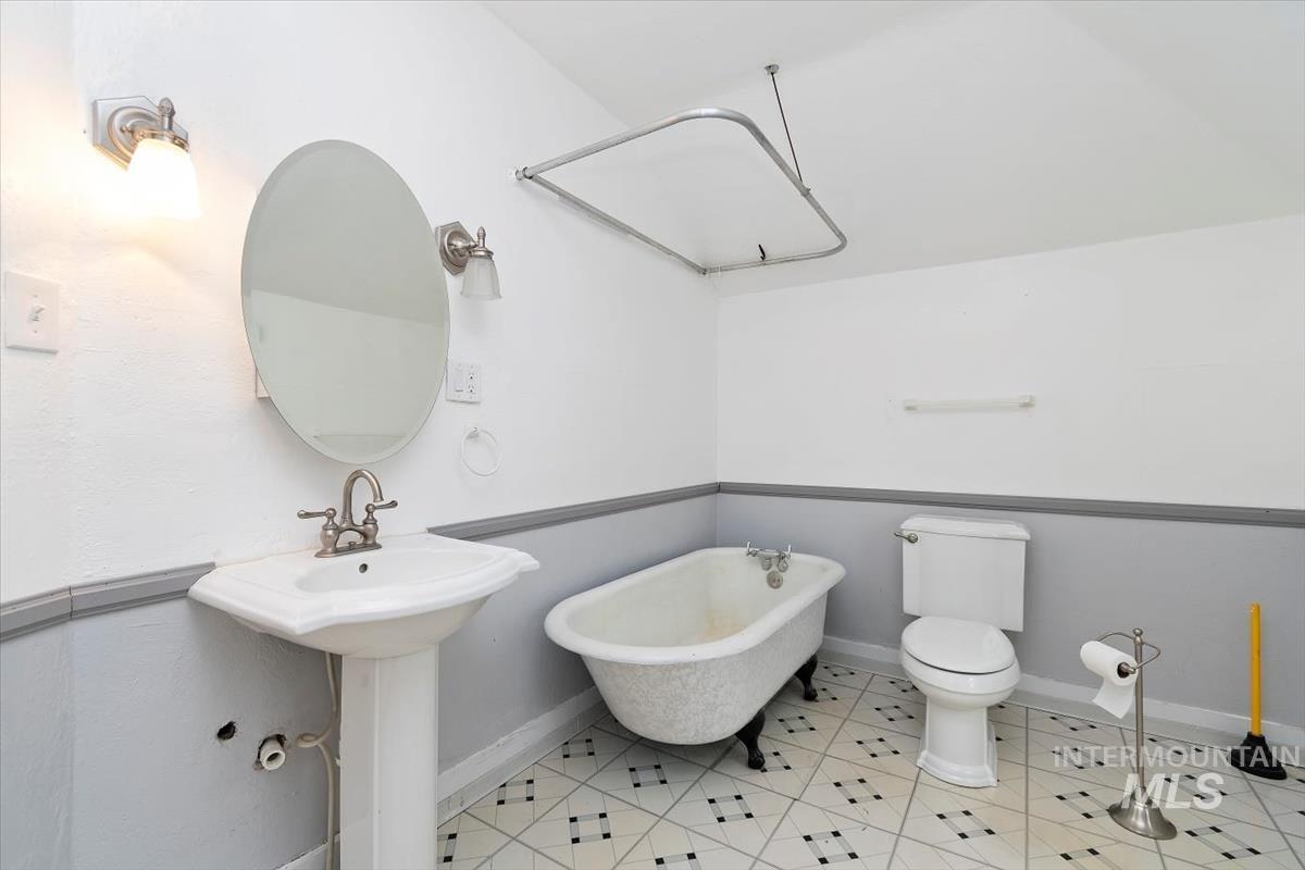 115 5th St Property Photo 8