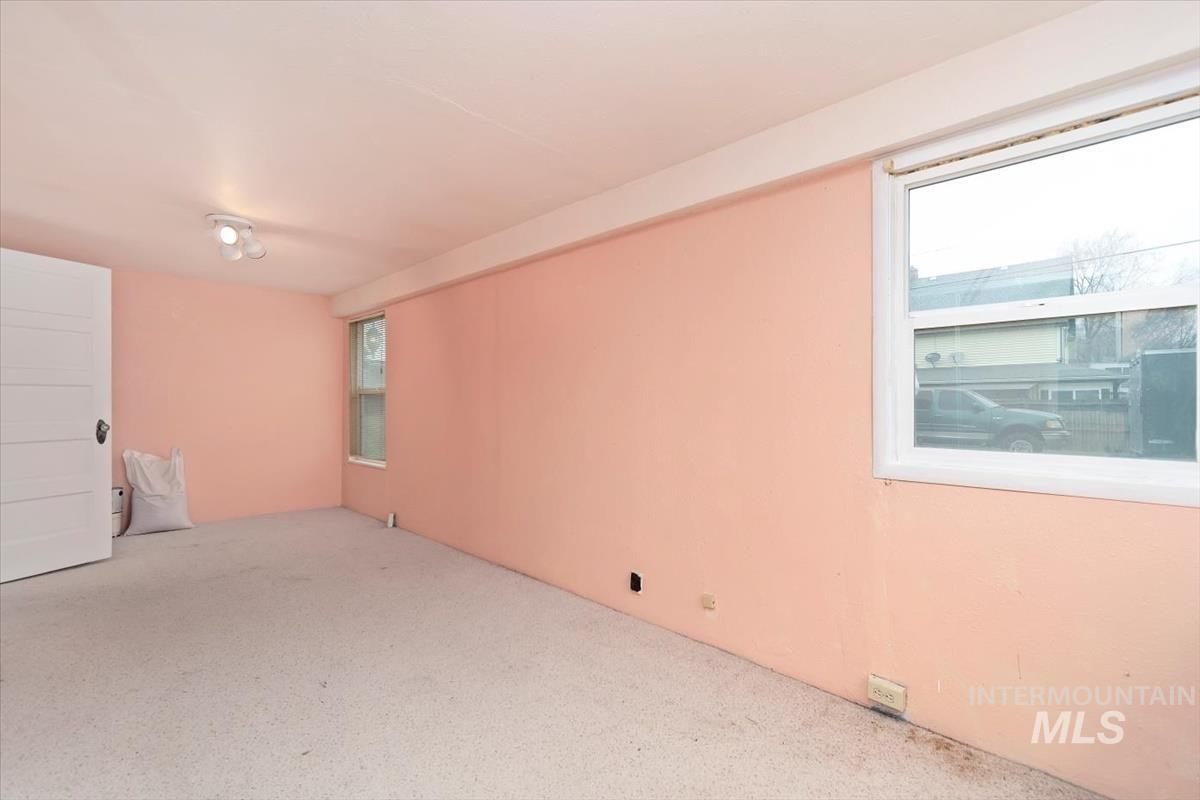 115 5th St Property Photo 12