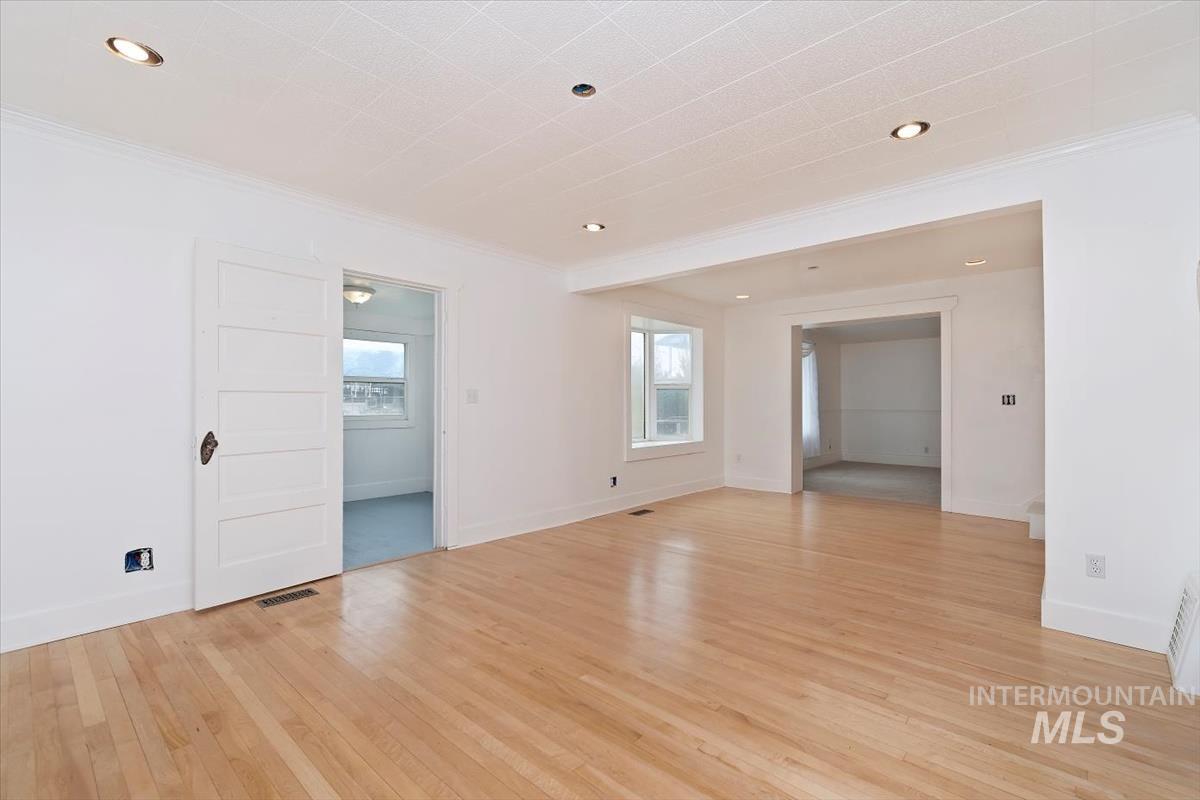 115 5th St Property Photo 13