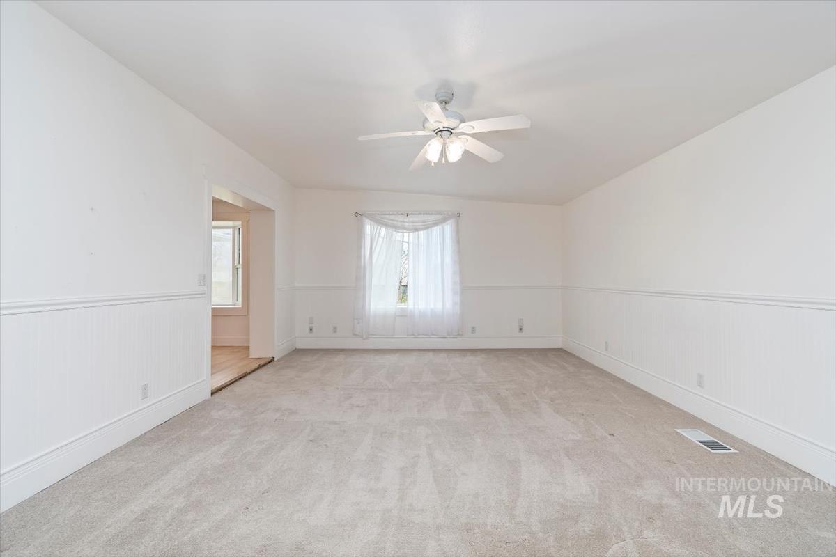 115 5th St Property Photo 33