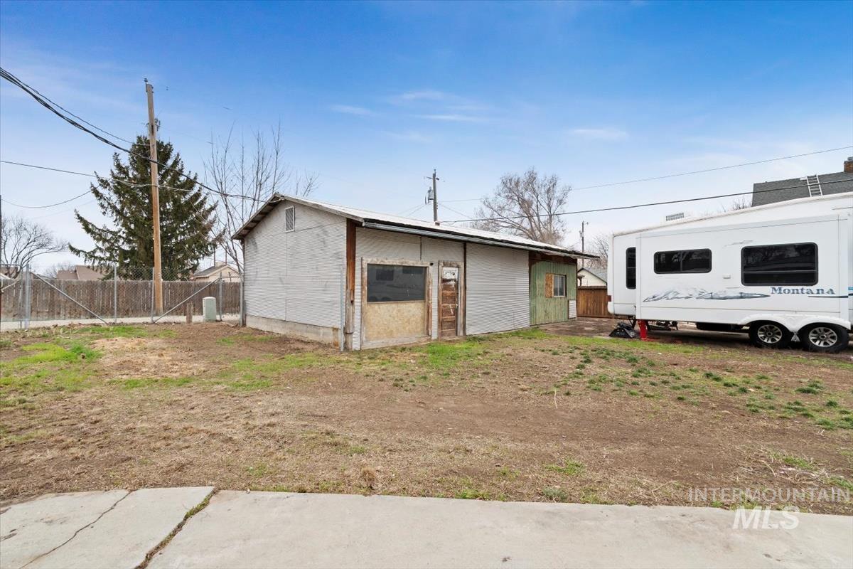 115 5th St Property Photo 36